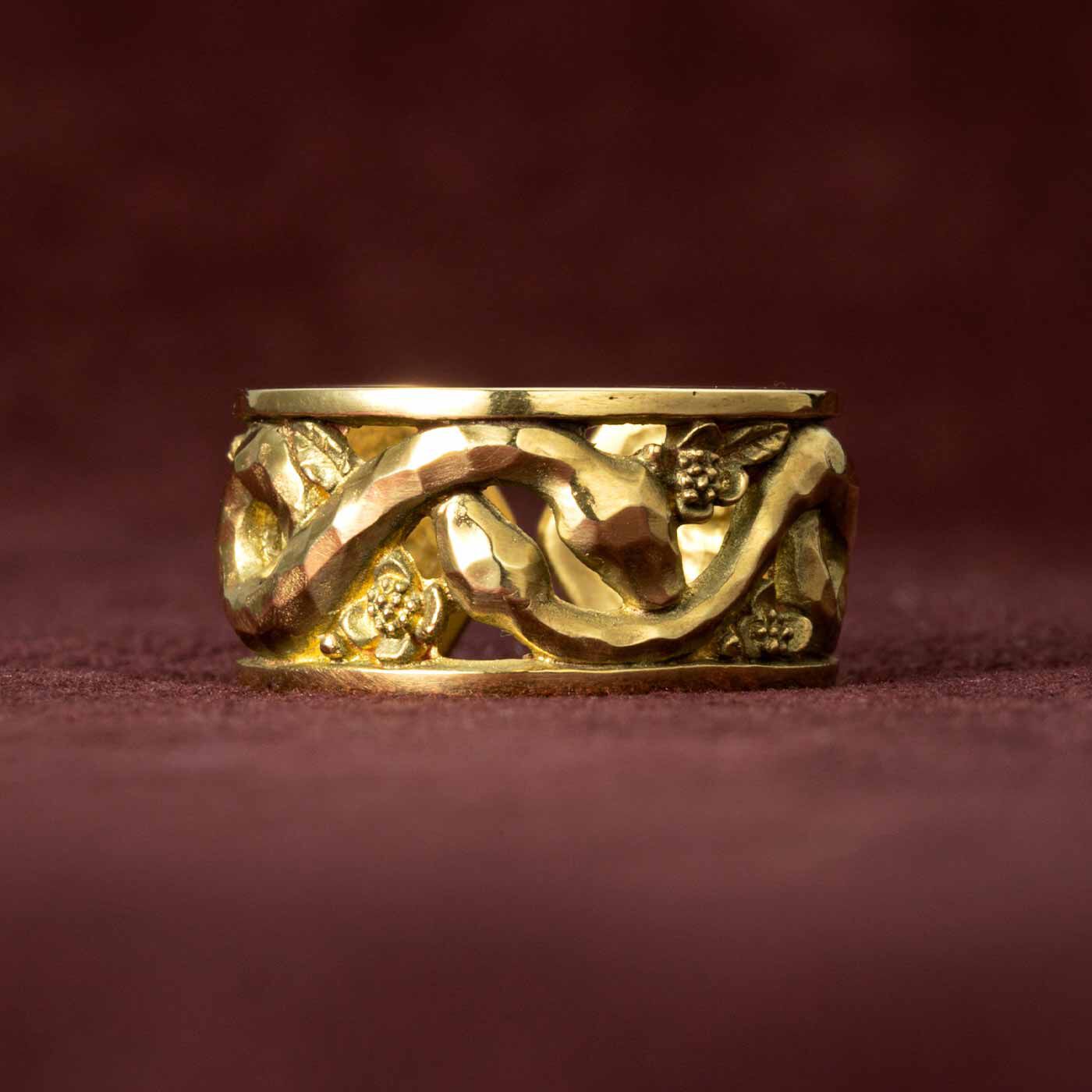 ミュージアム部|ミュージアム部　ギリシャ神話の伝説を身にまとう ハルモニアとカドモスの蛇のリング|FRONT