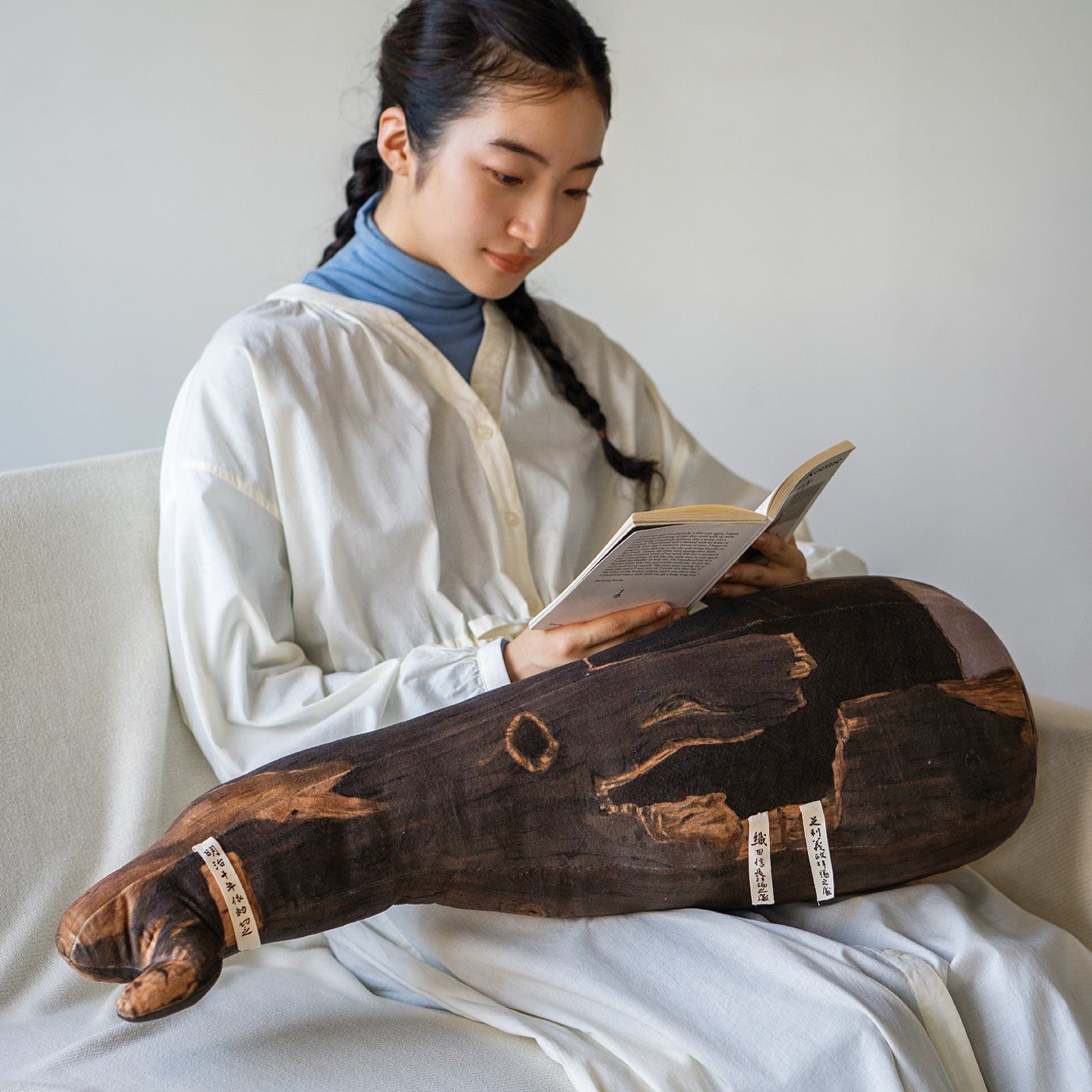 正倉院展×ミュージアム部 抱きしめたくなる天下の名香 蘭奢待（らんじゃたい）クッション｜ミュージアム部｜フェリシモ【公式通販】