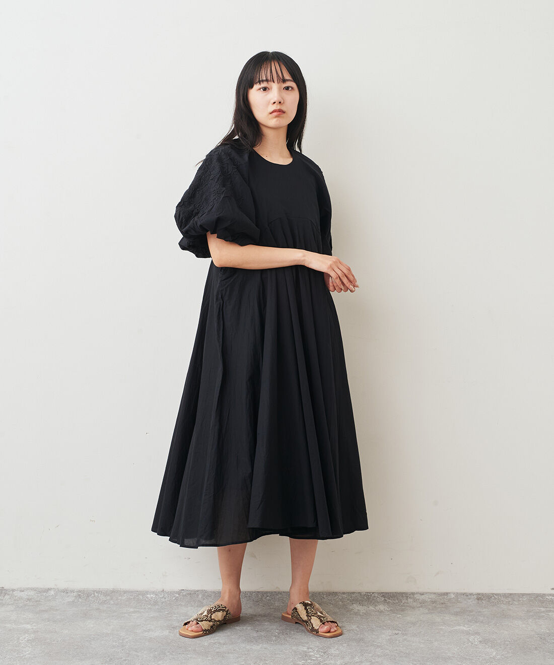 フェリシモファッションニュース|AAYUSHI パフスリーブエンブロイダリーフレアワンピース　SEN0214【WEB LIMITED ITEMS】|モデル身長：163cm