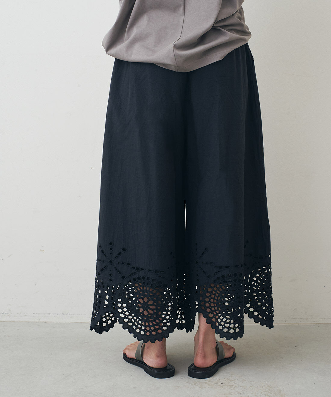 フェリシモファッションニュース|AAYUSHI カットワーク×スカラップワイドパンツ　SFN0604【WEB LIMITED ITEMS】