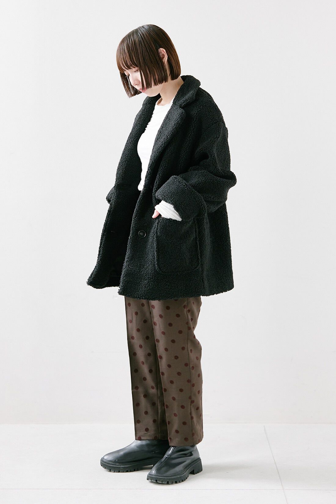 IEDIT|はまじ オシャレ見え ボア素材ジャケットコート〈ブラック〉とシアークルーネックロングＴシャツ　ＴＦＳのコーディネート|【着用サイズ】ジャケット：S　トップス：M　パンツ：SP