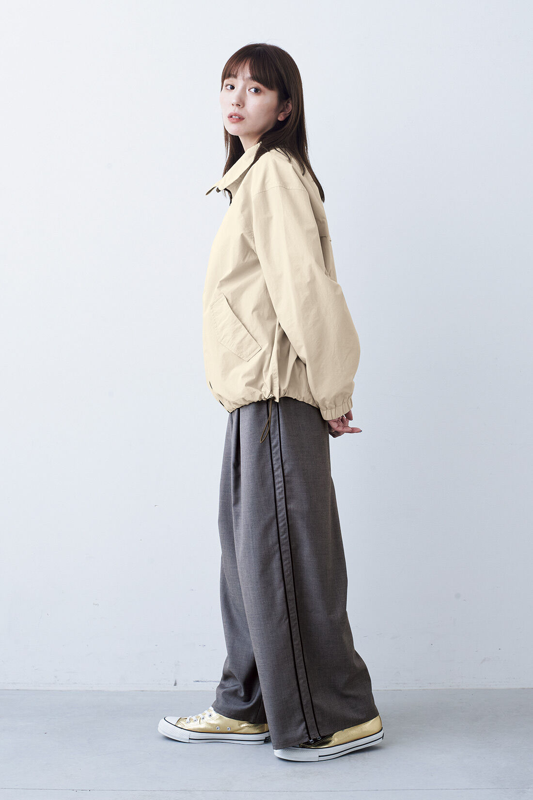 MonthlyBOX|スーツライクトラックパンツ〈グレー〉|モデル身長：168cm　Mサイズ着用