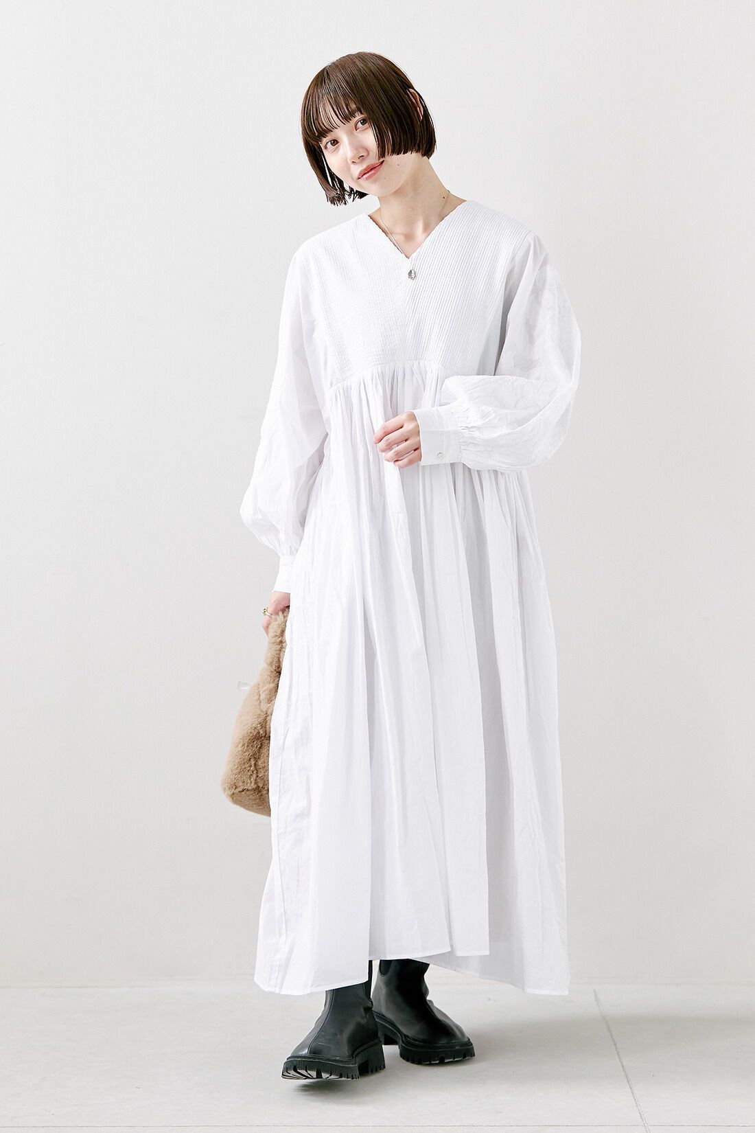 フェリシモファッションニュース|【MADE IN INDIA COLLECTION】モチーフ刺しゅうコットンワンピース〈ホワイト〉のコーディネート|【着用サイズ】ワンピース：１（MP〜LP）