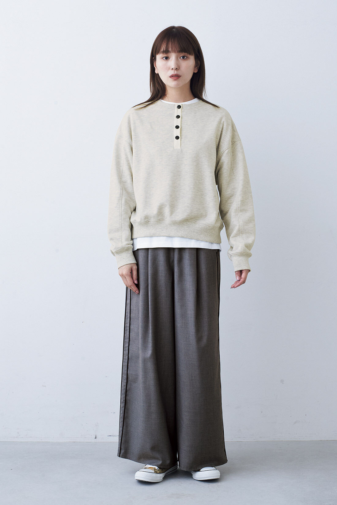 MonthlyBOX|スーツライクトラックパンツ〈グレー〉|モデル身長：168cm　Mサイズ着用