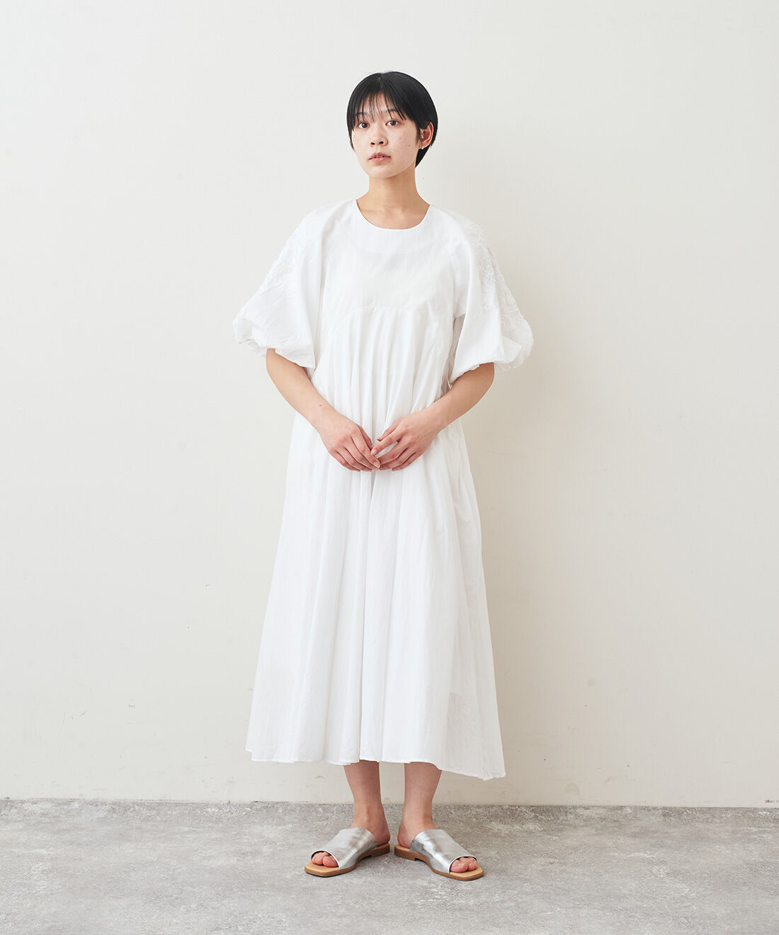 フェリシモファッションニュース|AAYUSHI パフスリーブエンブロイダリーフレアワンピース　SEN0214【WEB LIMITED ITEMS】|モデル身長：163cm
