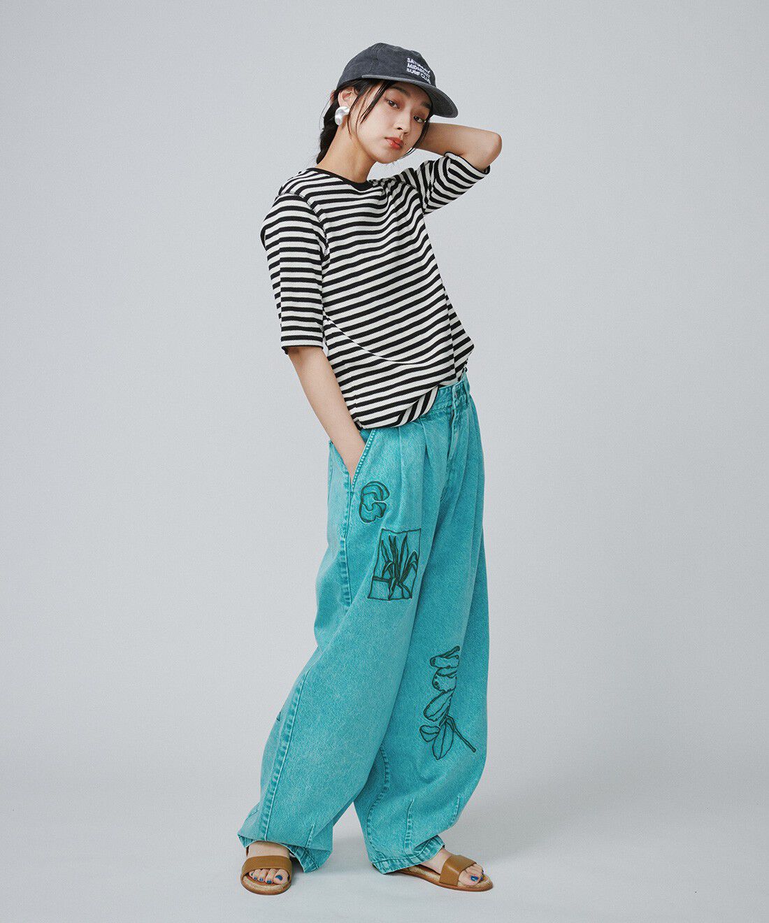 Live in  comfort|アート刺繍をほどこした ワイドパンツ〈グリーンケミカル〉のコーディネート