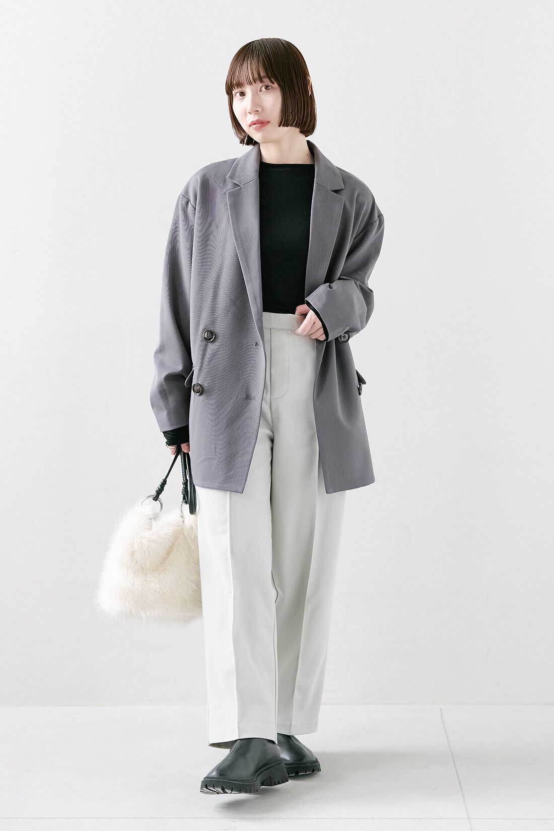 IEDIT|小森美穂子さんコラボ ゆるシルエット こなれ見え ジャケット〈チャコールグレー〉とシアークルーネックロングＴシャツ　ＴＦＳと裏がとぅるすべ ほっと適温 きれい見え 撥水加工 UVカット パンツ〈グリーン〉のコーディネート|【着用サイズ】ジャケット：S　トップス：M　パンツ：SP