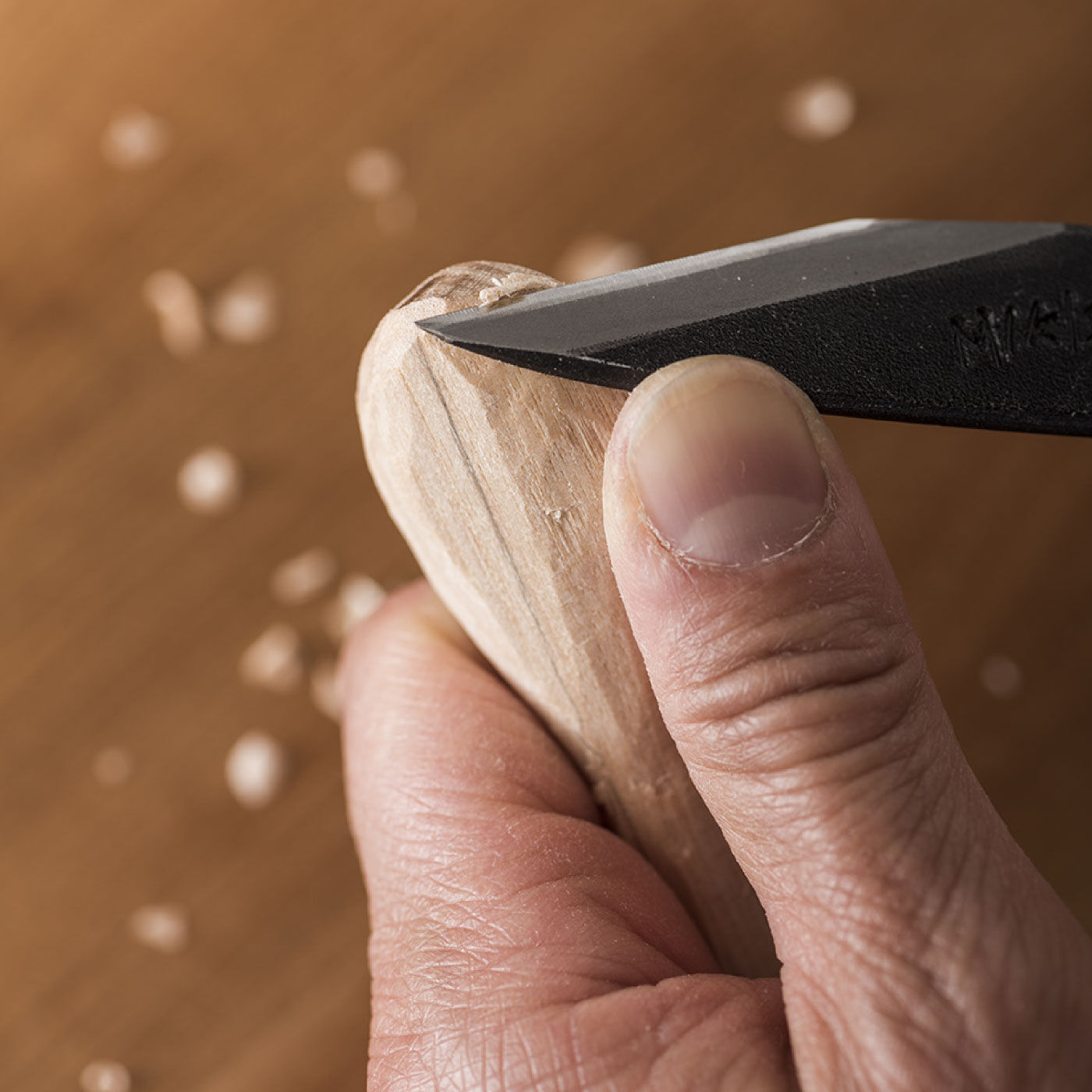 ミニツク特急便|木材がサクサク削れる　カービングナイフ（右きき用）|ショリショリと夢中になる削り心地です。