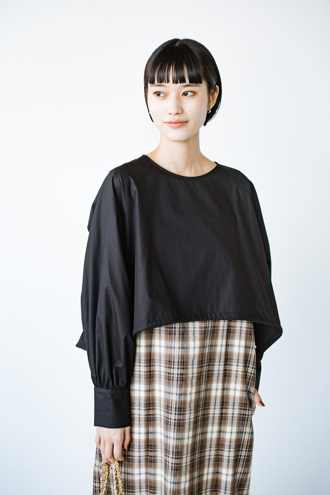 ｈａｃｏ！ 季節の変化を楽しむ「愛服」 手持ちの夏冬服と組み合わせ無限！総柄キャミワンピース＆すそ絞りトップスセット
