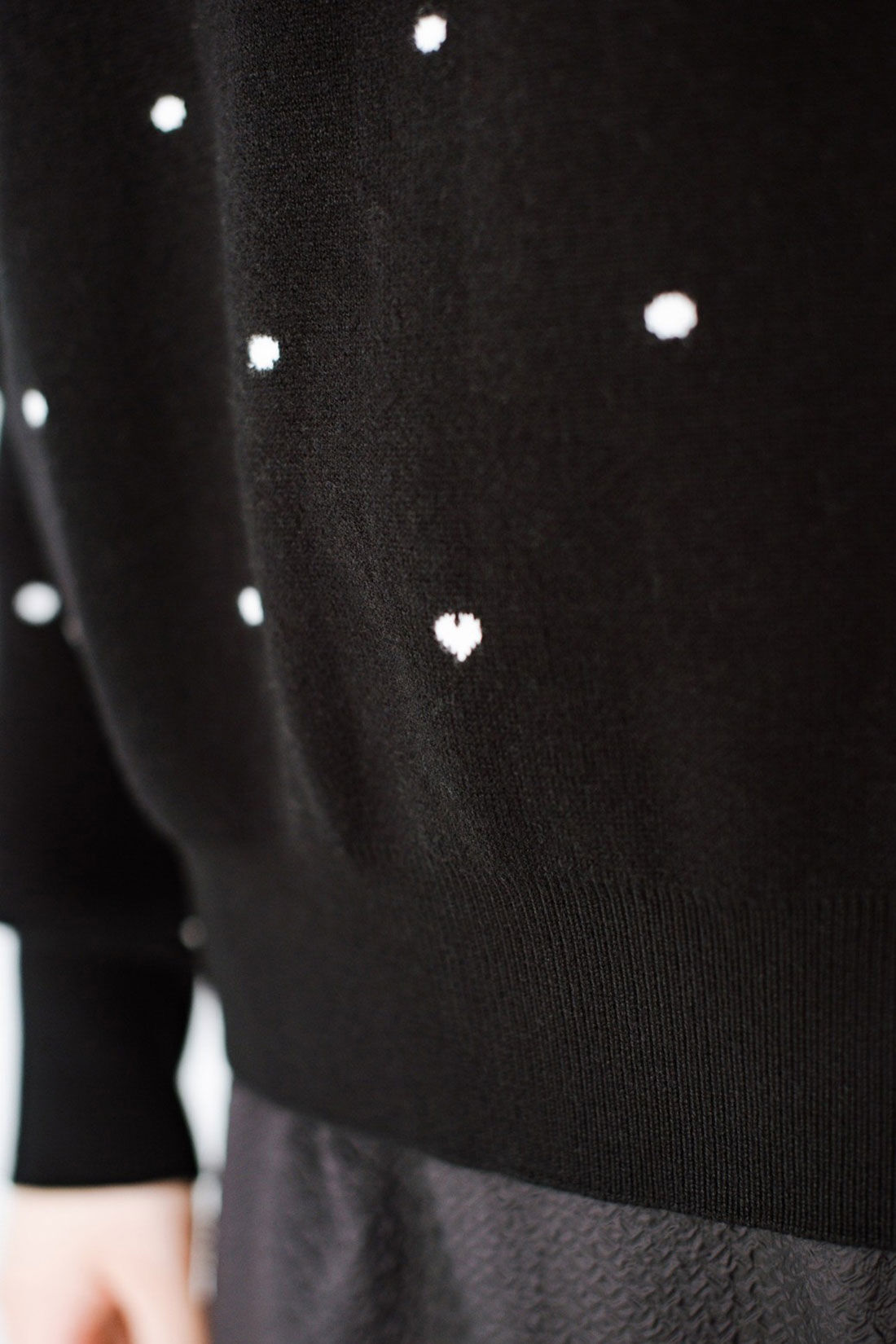 ｈａｃｏ！ 水玉にハートを忍ばせてみた！秘密の仕掛けがにくいドットニット ｈａｃｏ！ ＦＡＣＴＯＲＹ ｗｉｔｈ ａｈ〈ａｔｔａｃｈ  ｈｅａｒｔ〉！〈ブラック〉｜haco![ハコ]｜フェリシモ【公式通販】