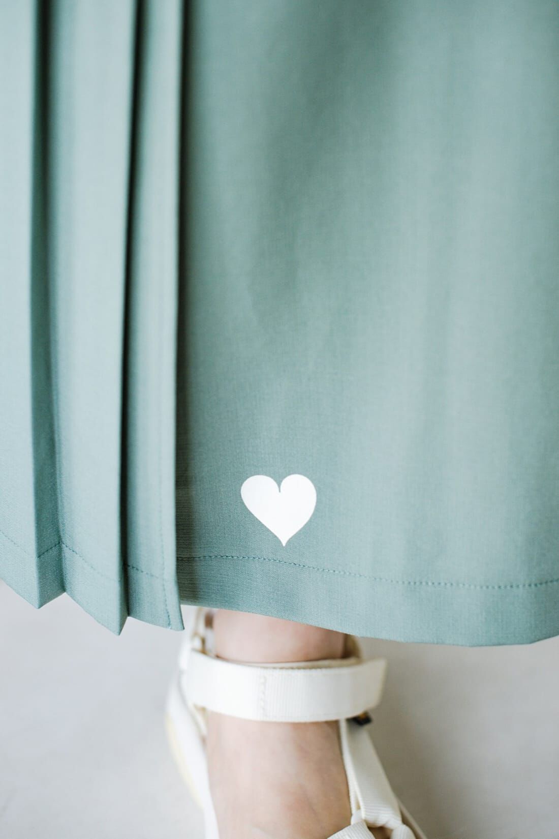 haco!［ハコ］|ｈａｃｏ！ ルンと一歩踏み出せる！動けばすそのハートがチラリとのぞく ラップ風スカート ｈａｃｏ！ ＦＡＣＴＯＲＹ ｗｉｔｈ ａｈ！