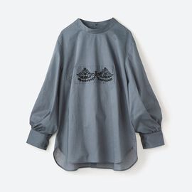 haco! | 刺繍がレースのよう 袖ぽんわりブラウス〈グレイッシュブルー〉