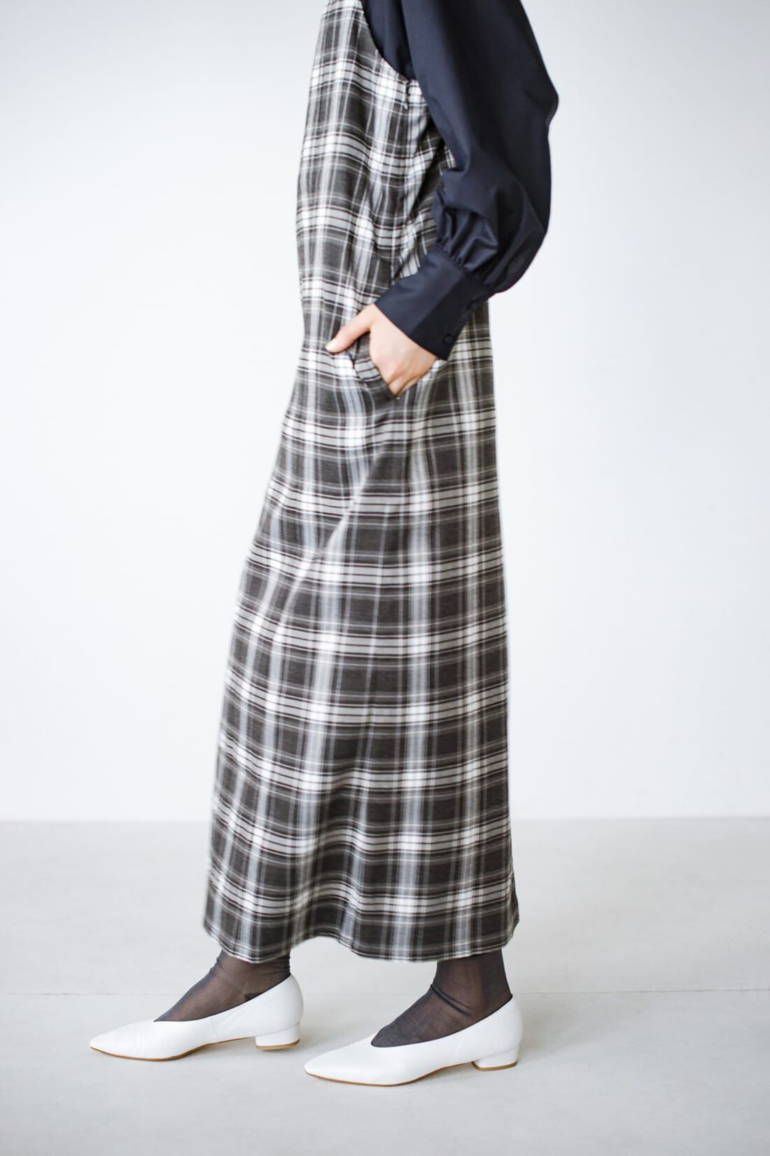 ｈａｃｏ！ 季節の変化を楽しむ「愛服」 手持ちの夏冬服と組み合わせ無限！総柄キャミワンピース＆すそ絞りトップスセット