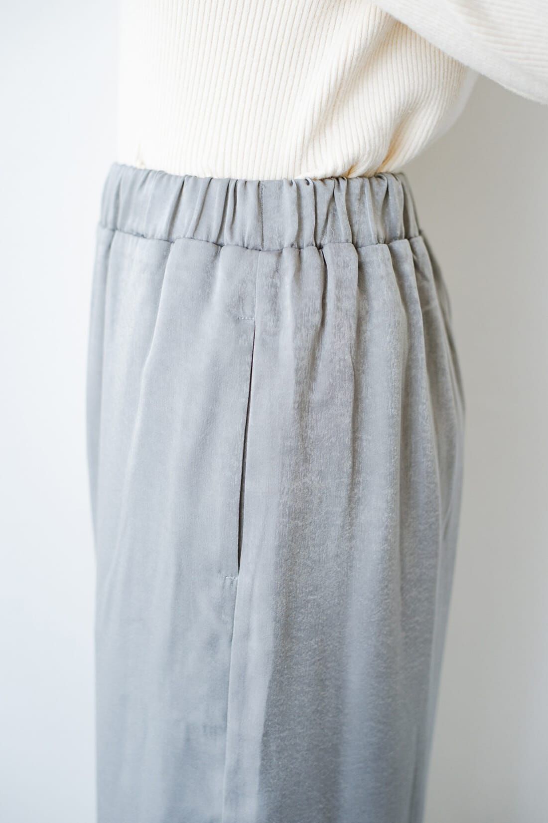 haco!［ハコ］|ｈａｃｏ！ 簡単にこなれコーデが完成する 単品使いもしやすいゆるシルエットニットとサテンパンツの便利なセット〈ブラウン〉