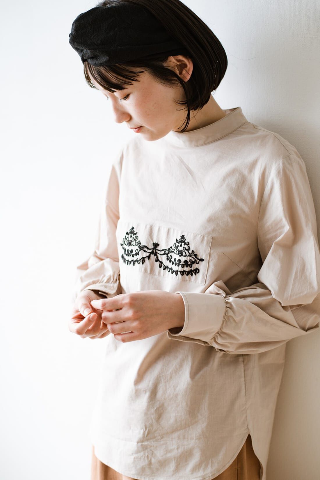 haco!［ハコ］|ｈａｃｏ！　上品な刺繍がまるでレースのよう　オーガニックコットンの袖ぽんわりブラウス　ｆｒｏｍ　Ｓｔｉｔｃｈ　ｂｙ　Ｓｔｉｔｃｈ