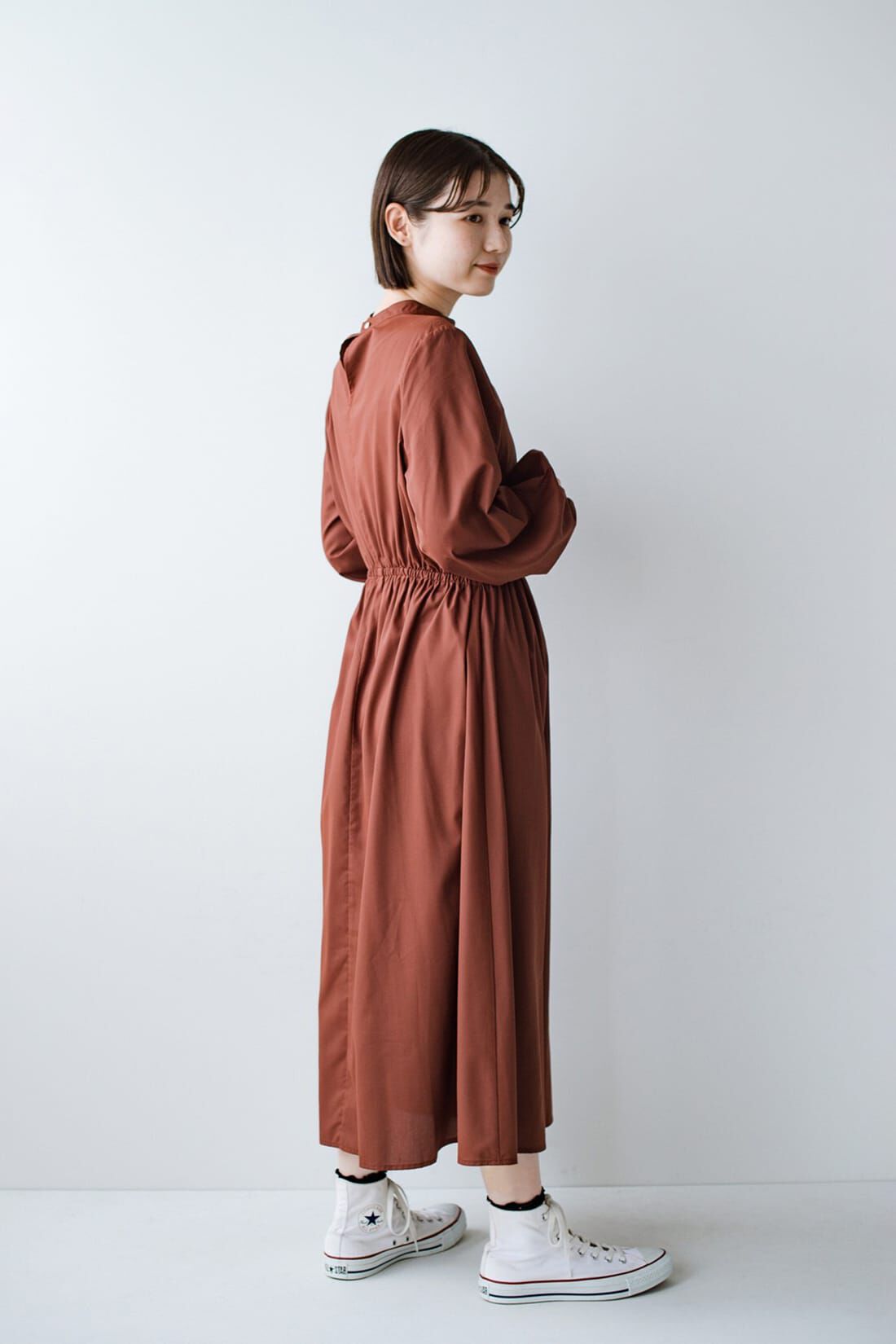 haco!|ｈａｃｏ！ 着るだけで女っぽときちんと見えが叶うピンタックづかいが上品なウエストギャザーワンピース〈ブラウン〉