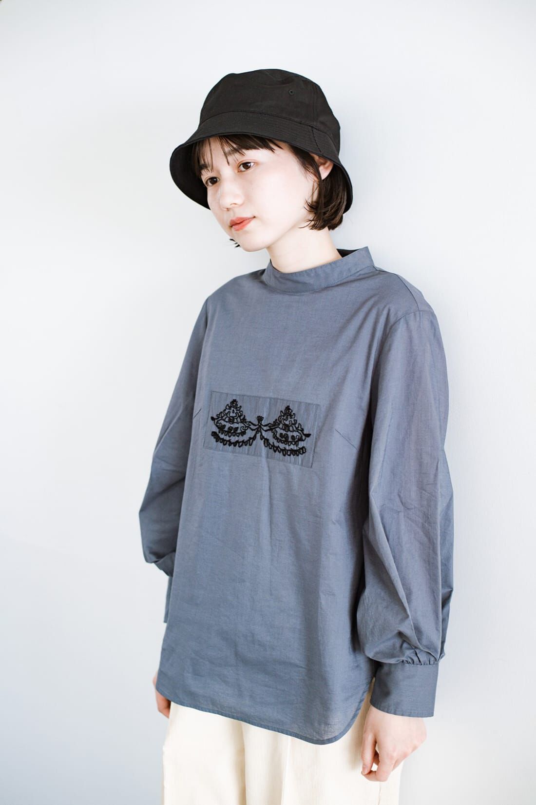 haco!［ハコ］|ｈａｃｏ！　上品な刺繍がまるでレースのよう　オーガニックコットンの袖ぽんわりブラウス　ｆｒｏｍ　Ｓｔｉｔｃｈ　ｂｙ　Ｓｔｉｔｃｈ