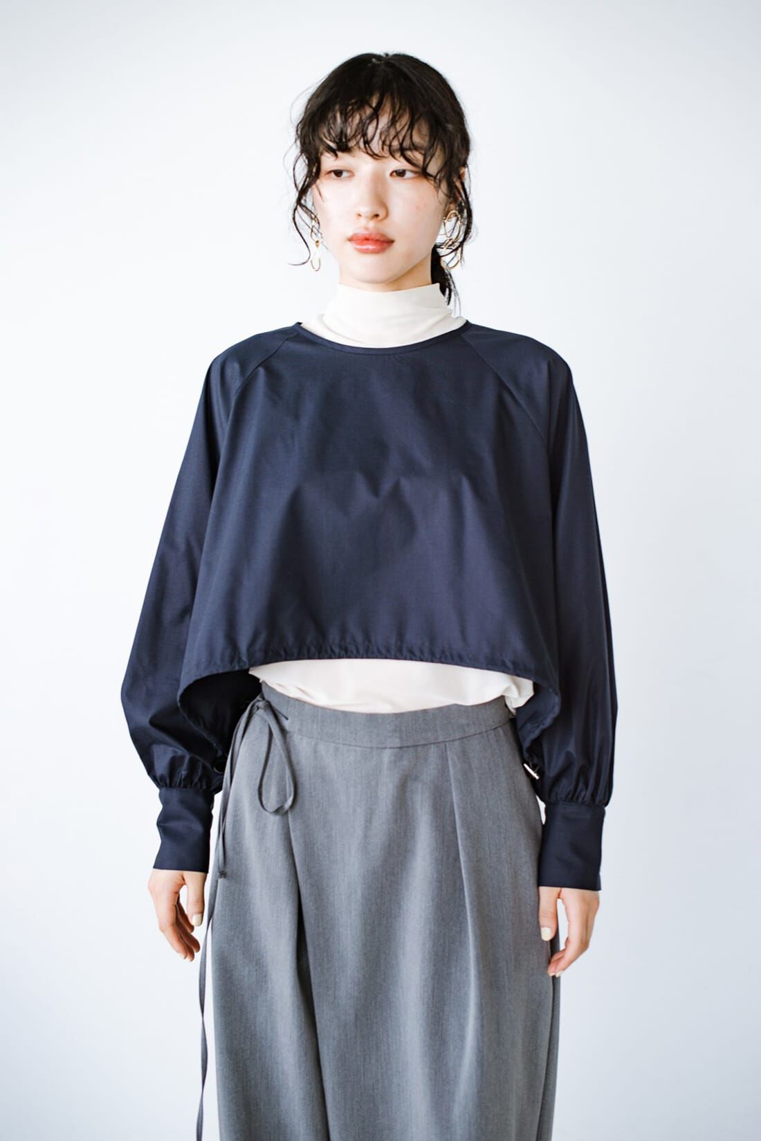 ｈａｃｏ！ 季節の変化を楽しむ「愛服」 手持ちの夏冬服と組み合わせ無限！総柄キャミワンピース＆すそ絞りトップスセット