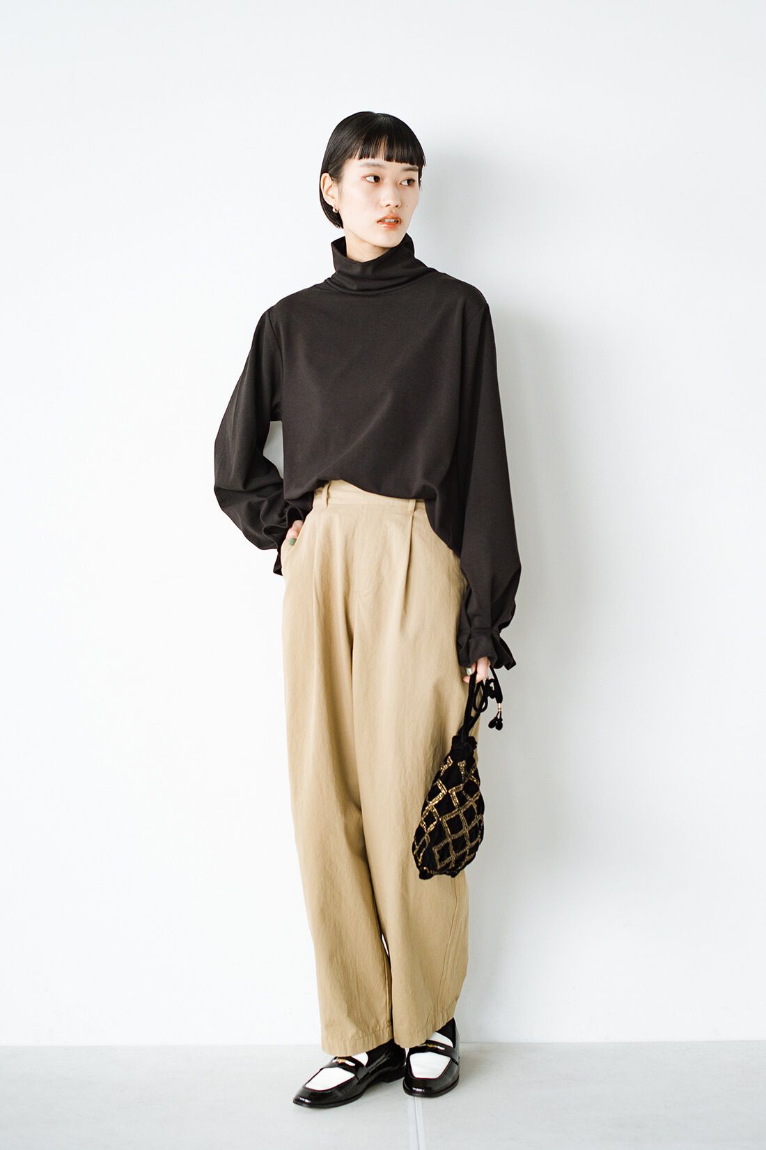 haco! 別注 refined works シルエットのかっこよさと楽ちんさに定評がある！ツイルテーパードパンツ