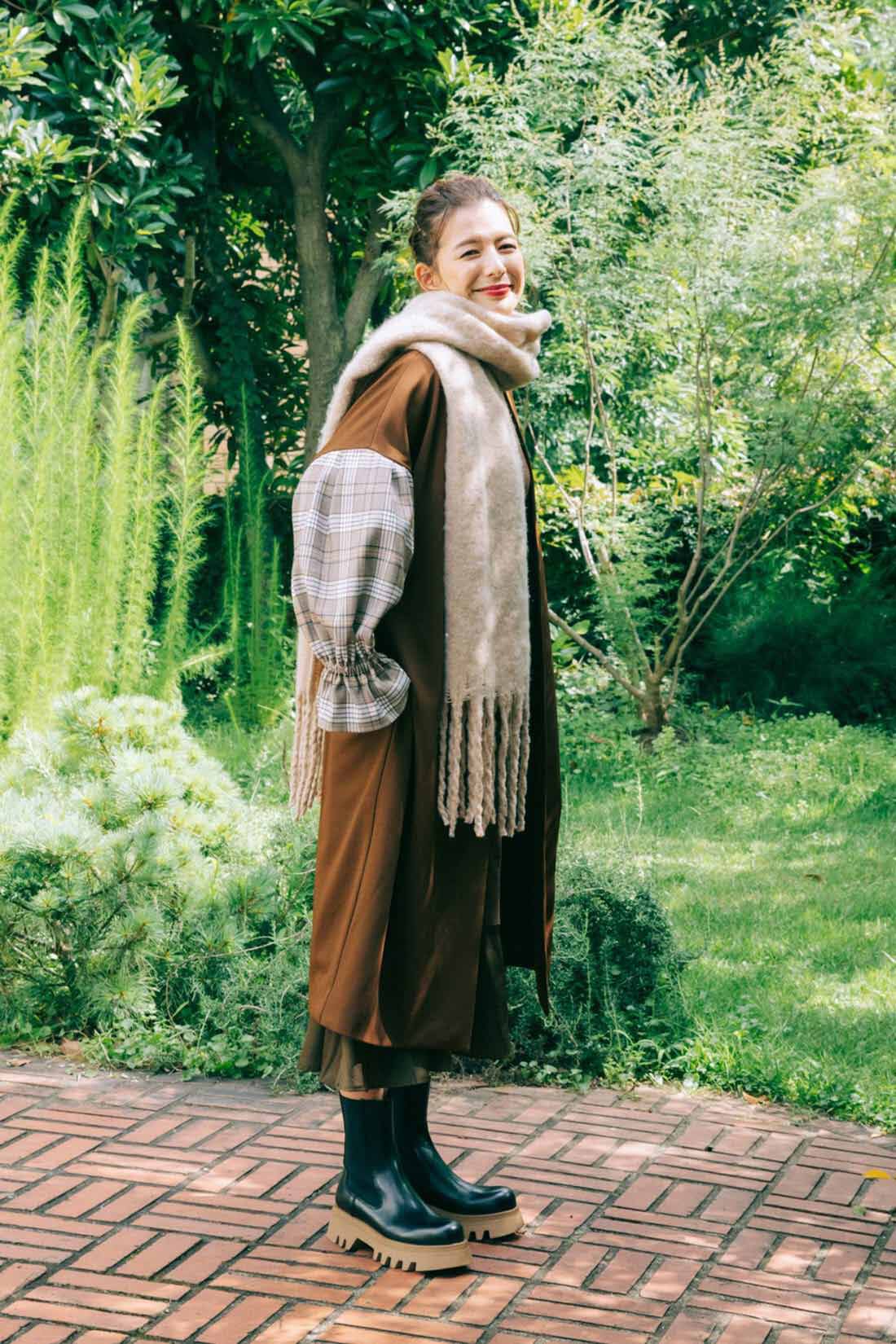 haco!|ｈａｃｏ！【スザンヌさんコラボ】さっと羽織ってパッと華やぐ　チェック柄袖がかわいい　異素材遣いコート　ｂｙ　ＬＯＶＥ＆ＰＥＡＣＥ　ＰＲＯＪＥＣＴ〈ブラウン系その他〉
