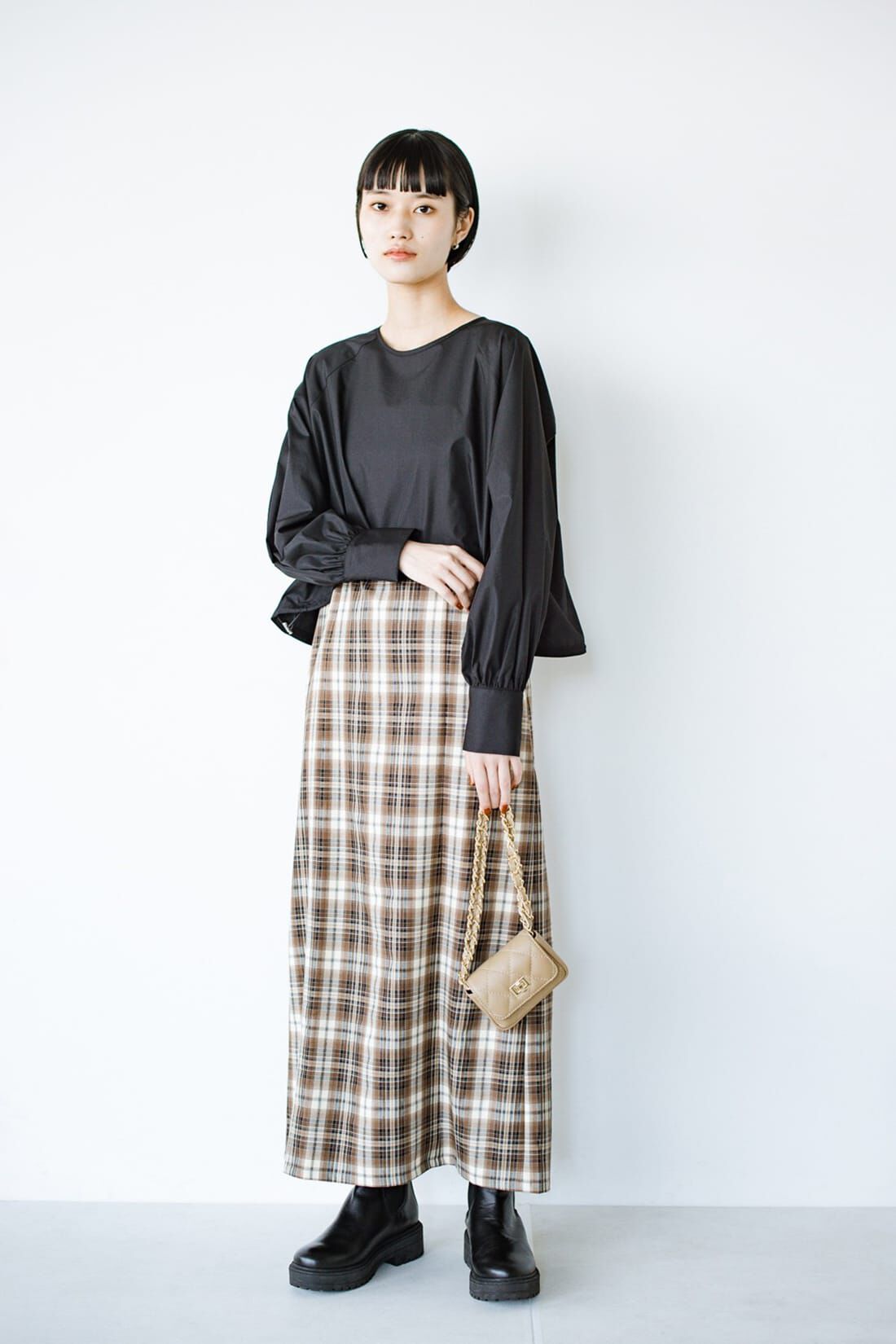 ｈａｃｏ！ 季節の変化を楽しむ「愛服」 手持ちの夏冬服と組み合わせ無限！総柄キャミワンピース＆すそ絞りトップスセット