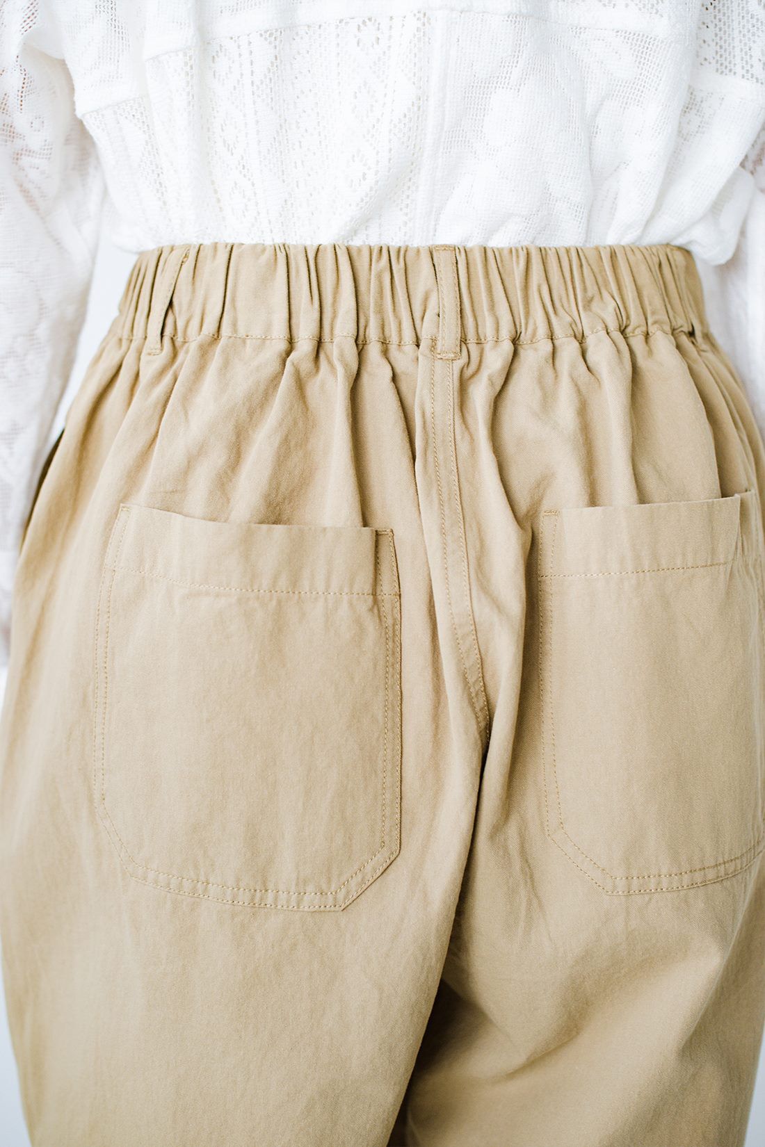 haco! 別注 refined works シルエットのかっこよさと楽ちんさに定評がある！ツイルテーパードパンツ