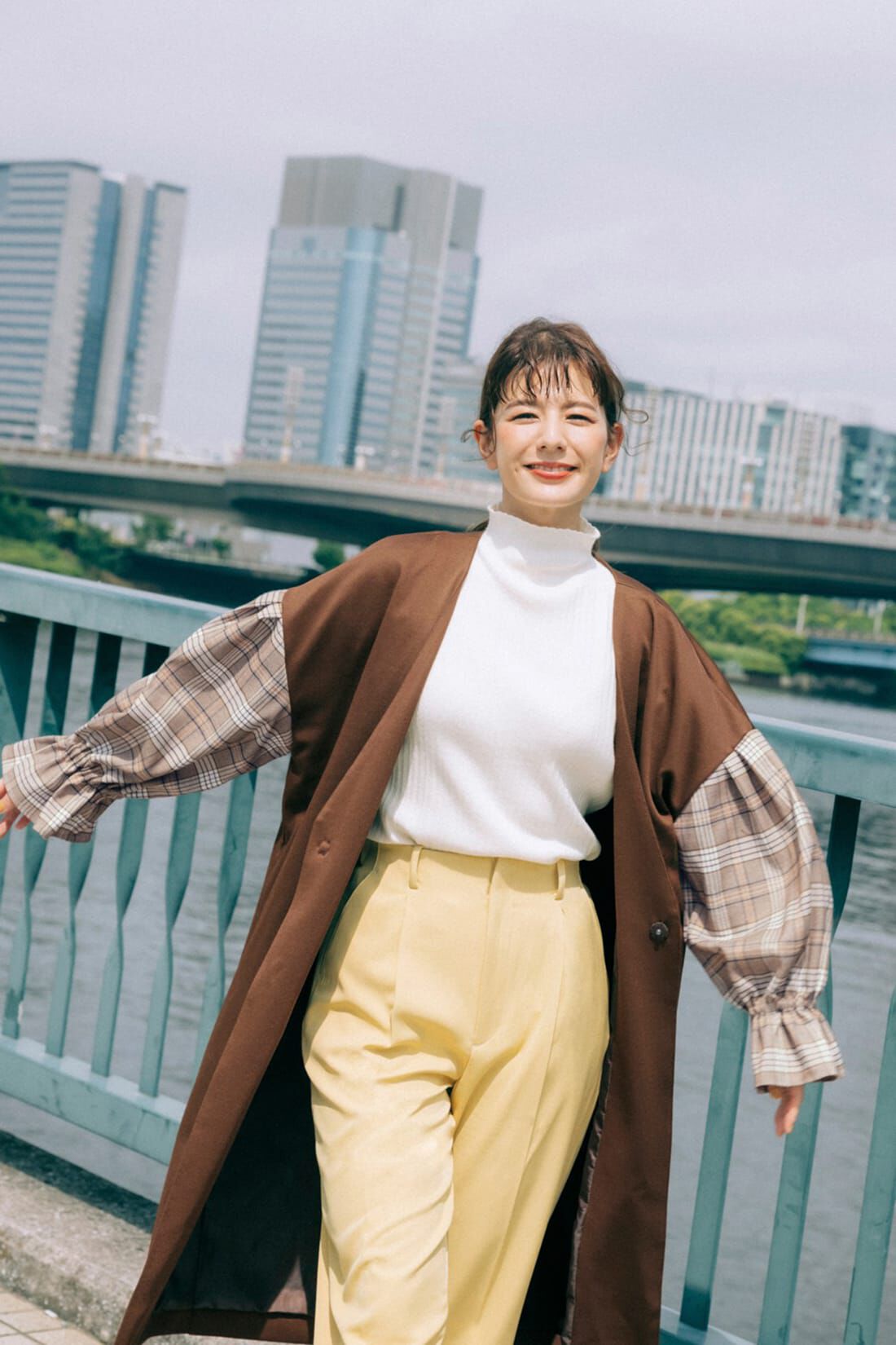 haco!|ｈａｃｏ！【スザンヌさんコラボ】さっと羽織ってパッと華やぐ　チェック柄袖がかわいい　異素材遣いコート　ｂｙ　ＬＯＶＥ＆ＰＥＡＣＥ　ＰＲＯＪＥＣＴ〈ブラウン系その他〉