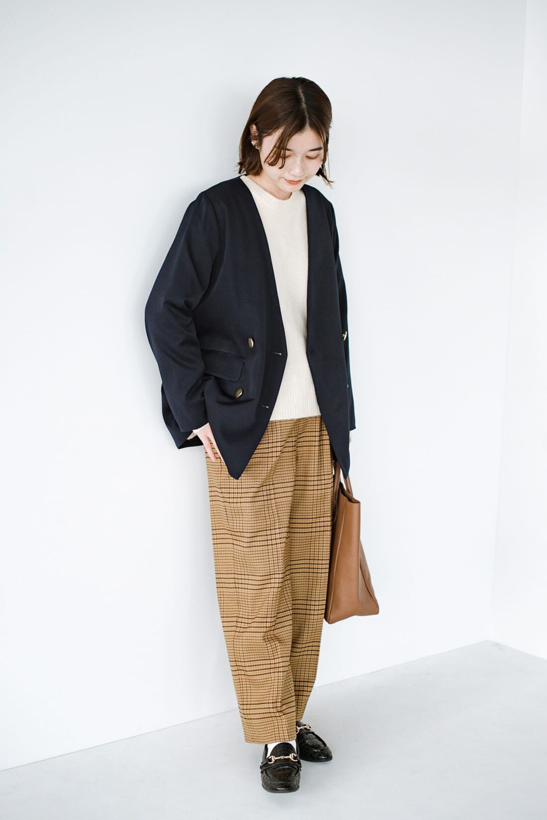 haco!［ハコ］|ｈａｃｏ！　「おじさん見え」も「ほっこり見え」もシルエットで回避！コートのすそからチラリと見えるだけでもかわいいチェックパンツ　ｂｙ　ｗｈｏ　ｍａｄｅ　ｍｅ〈ブラウン系その他〉