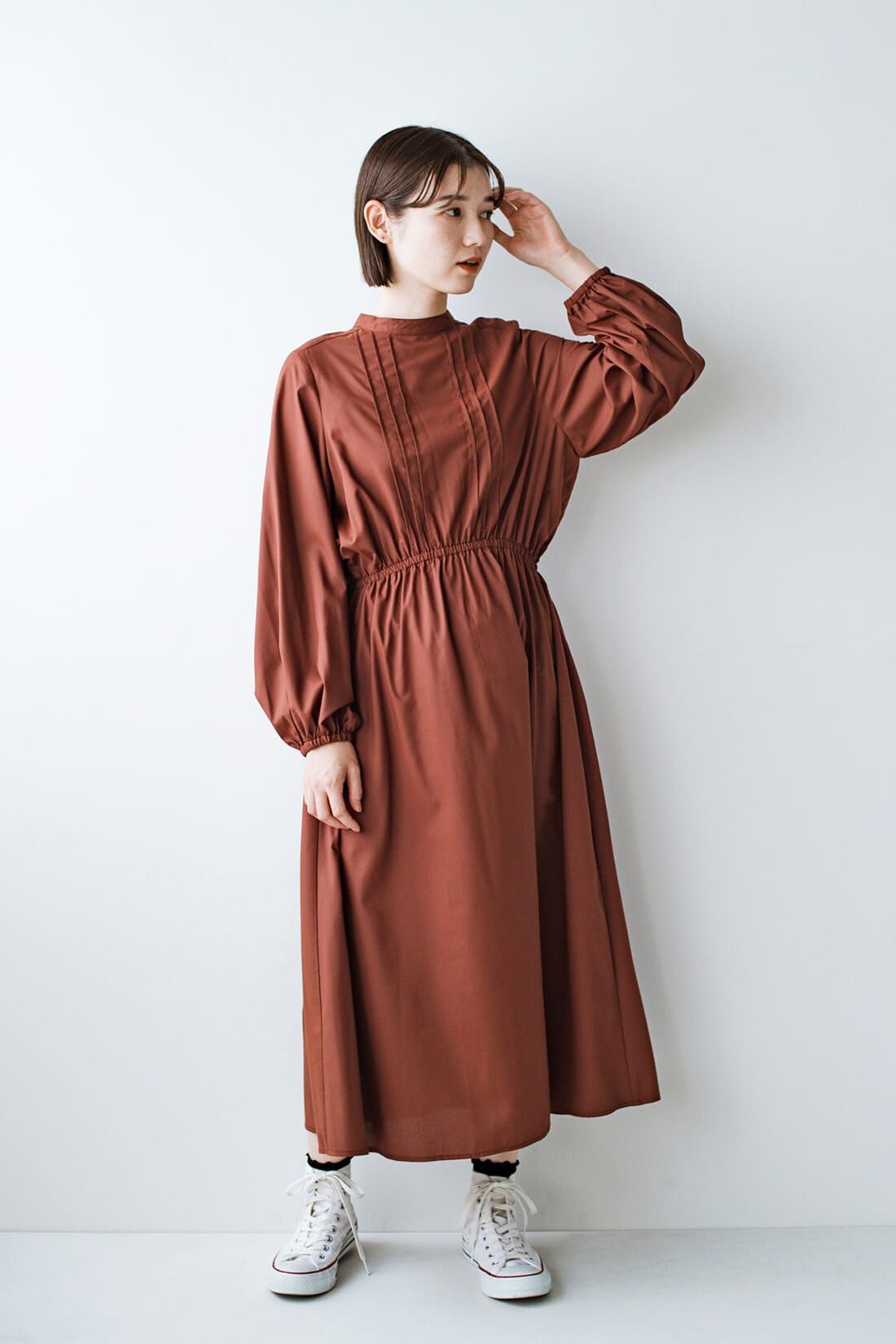 haco!|ｈａｃｏ！ 着るだけで女っぽときちんと見えが叶うピンタックづかいが上品なウエストギャザーワンピース〈ブラウン〉