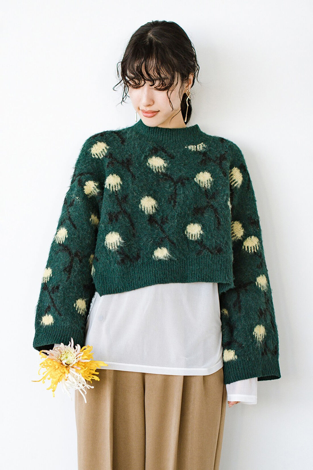 haco!|ｈａｃｏ！×ＮＯＫＩ　花をまとうコラボシリーズ【糸菊】お花の模様に編み立てたふわほわジャカードショート丈ニット