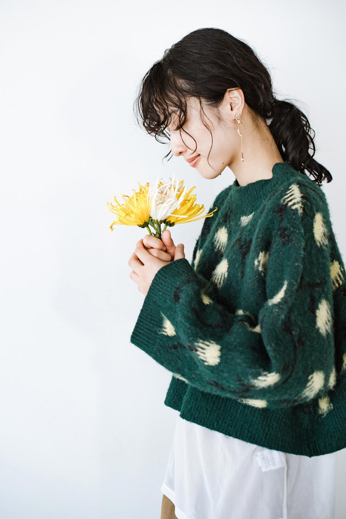 haco!［ハコ］|ｈａｃｏ！×ＮＯＫＩ　花をまとうコラボシリーズ【糸菊】お花の模様に編み立てたふわほわジャカードショート丈ニット