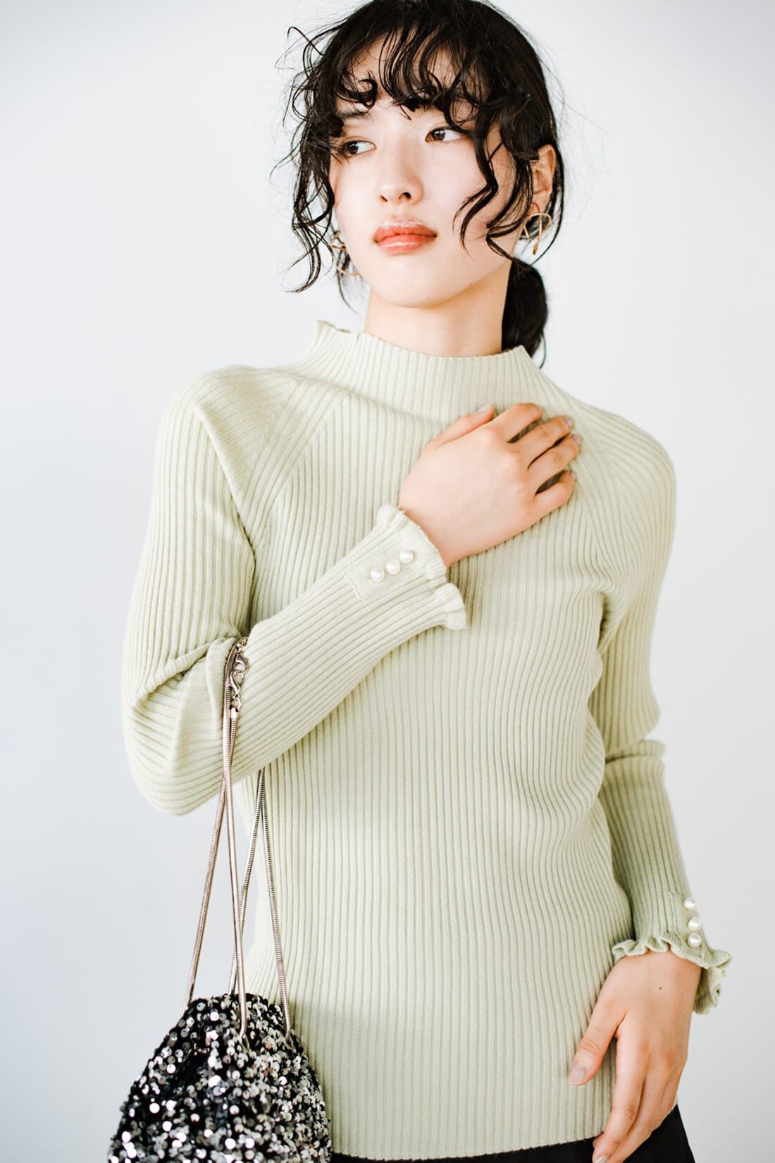 haco!|ANNA LUNA　リブハイネックパール装飾フリル袖プルオーバー