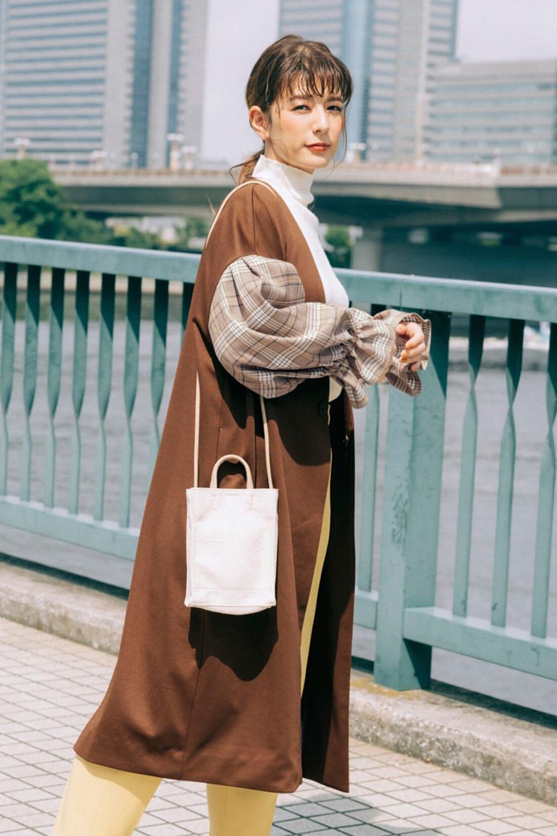 haco!|ｈａｃｏ！【スザンヌさんコラボ】さっと羽織ってパッと華やぐ　チェック柄袖がかわいい　異素材遣いコート　ｂｙ　ＬＯＶＥ＆ＰＥＡＣＥ　ＰＲＯＪＥＣＴ〈ブラウン系その他〉
