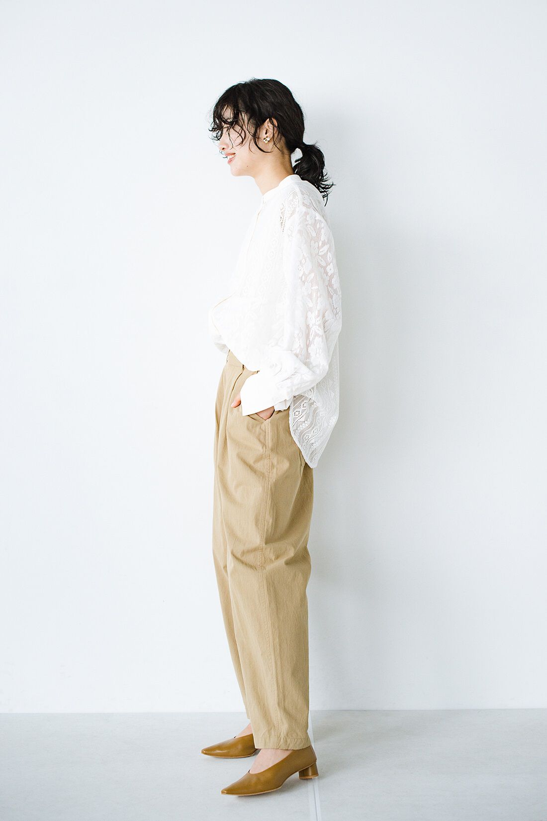 haco! 別注 refined works シルエットのかっこよさと楽ちんさに定評がある！ツイルテーパードパンツ