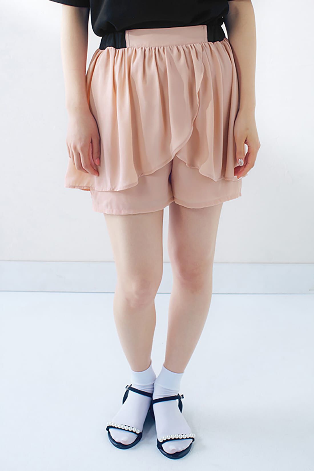エムトロワ ひらひら花びらみたいなキュロットパンツ〈ピンクベージュ〉