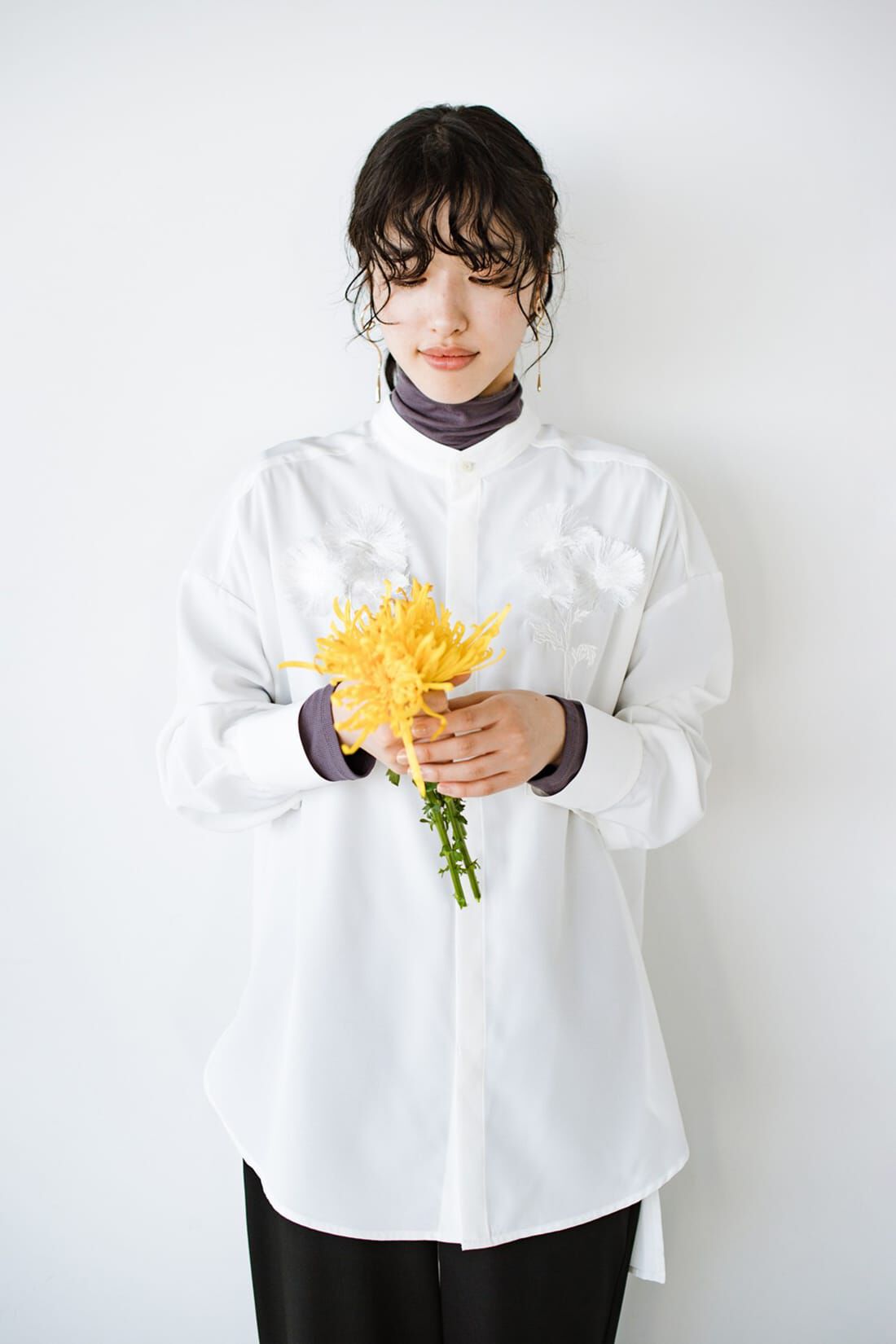 haco!|ｈａｃｏ！×ＮＯＫＩ 花をまとうコラボシリーズ【糸菊】しなやか刺繍シャツ