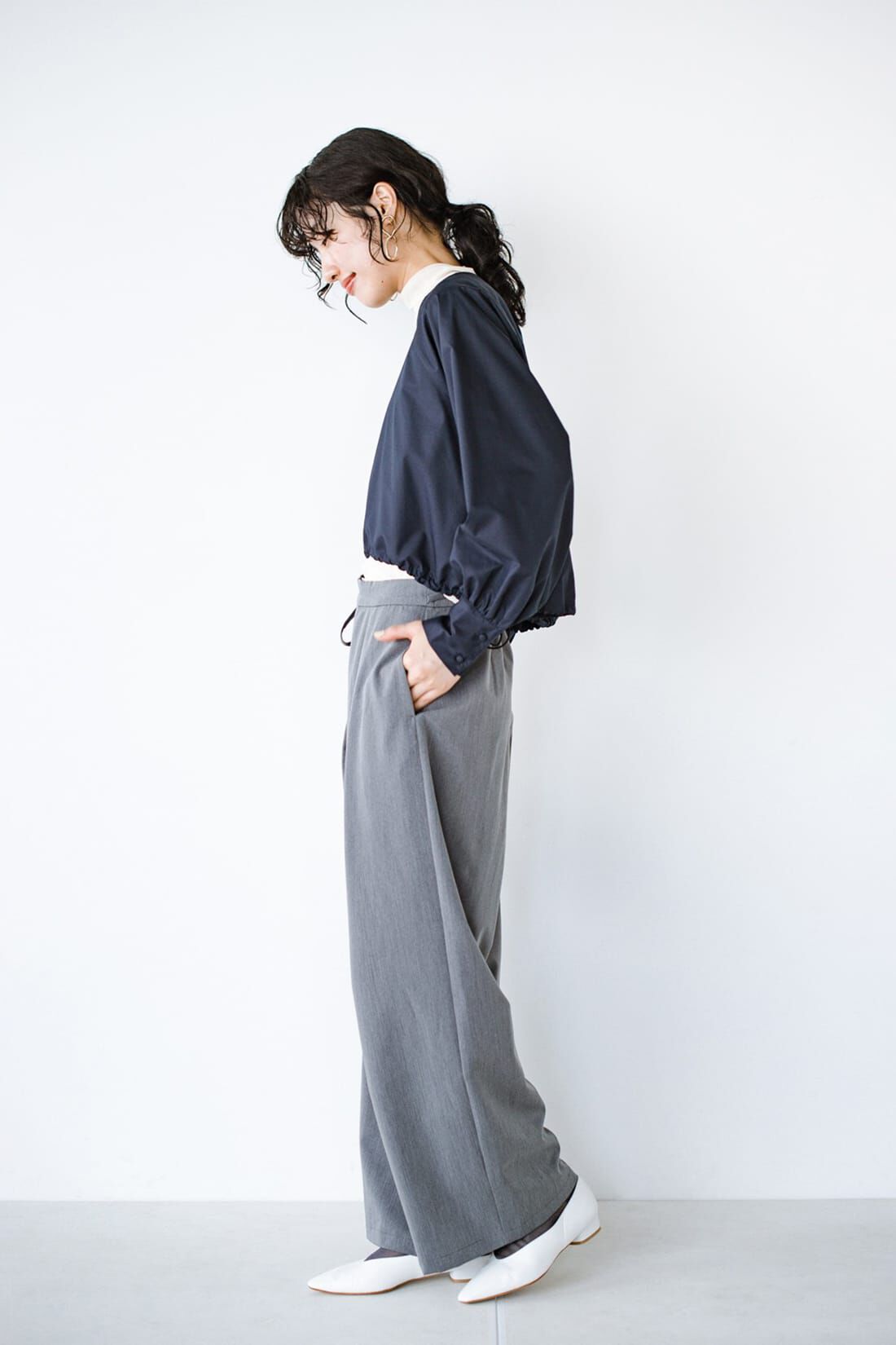 ｈａｃｏ！ 季節の変化を楽しむ「愛服」 手持ちの夏冬服と組み合わせ無限！総柄キャミワンピース＆すそ絞りトップスセット