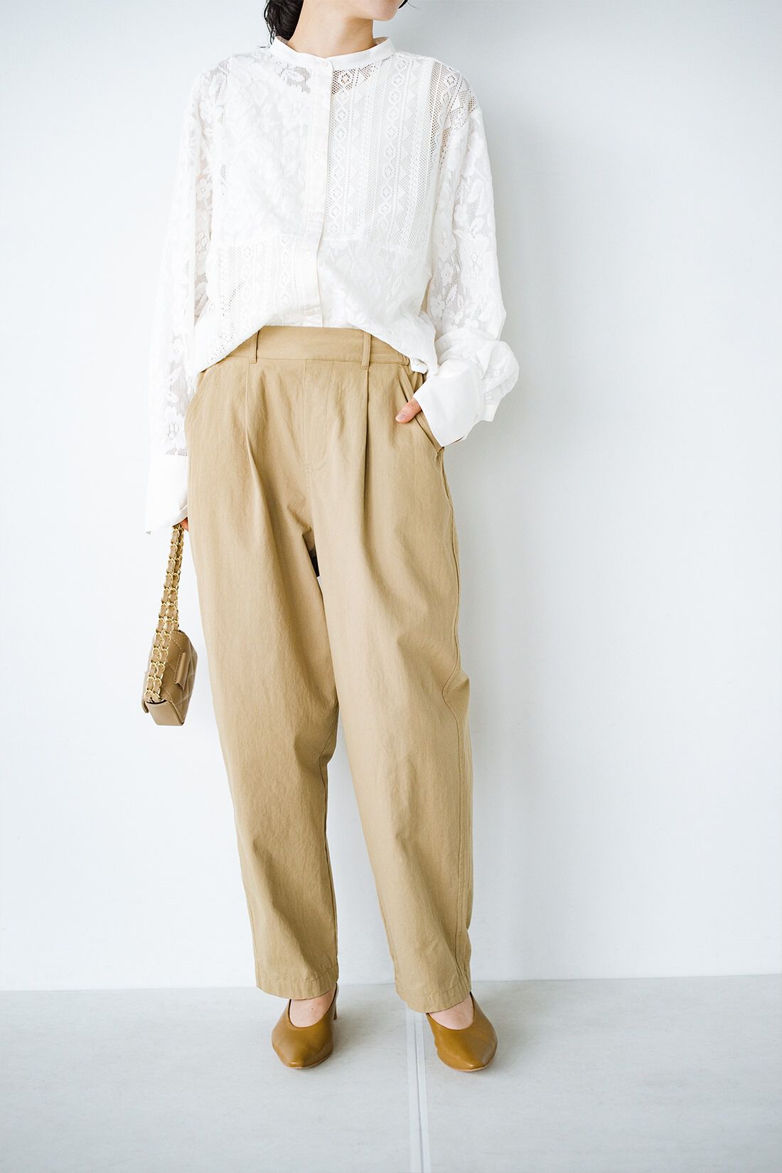 haco! 別注 refined works シルエットのかっこよさと楽ちんさに定評がある！ツイルテーパードパンツ