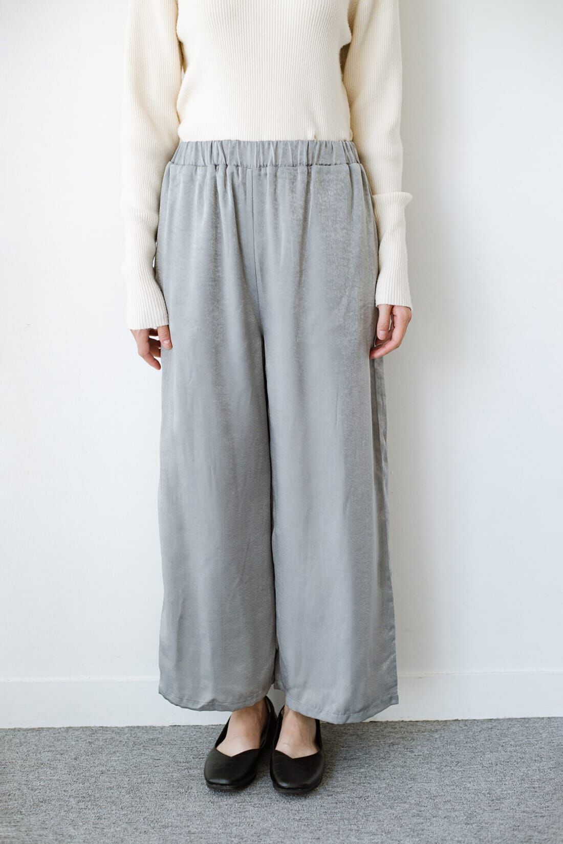 haco!［ハコ］|ｈａｃｏ！ 簡単にこなれコーデが完成する 単品使いもしやすいゆるシルエットニットとサテンパンツの便利なセット〈ブラウン〉