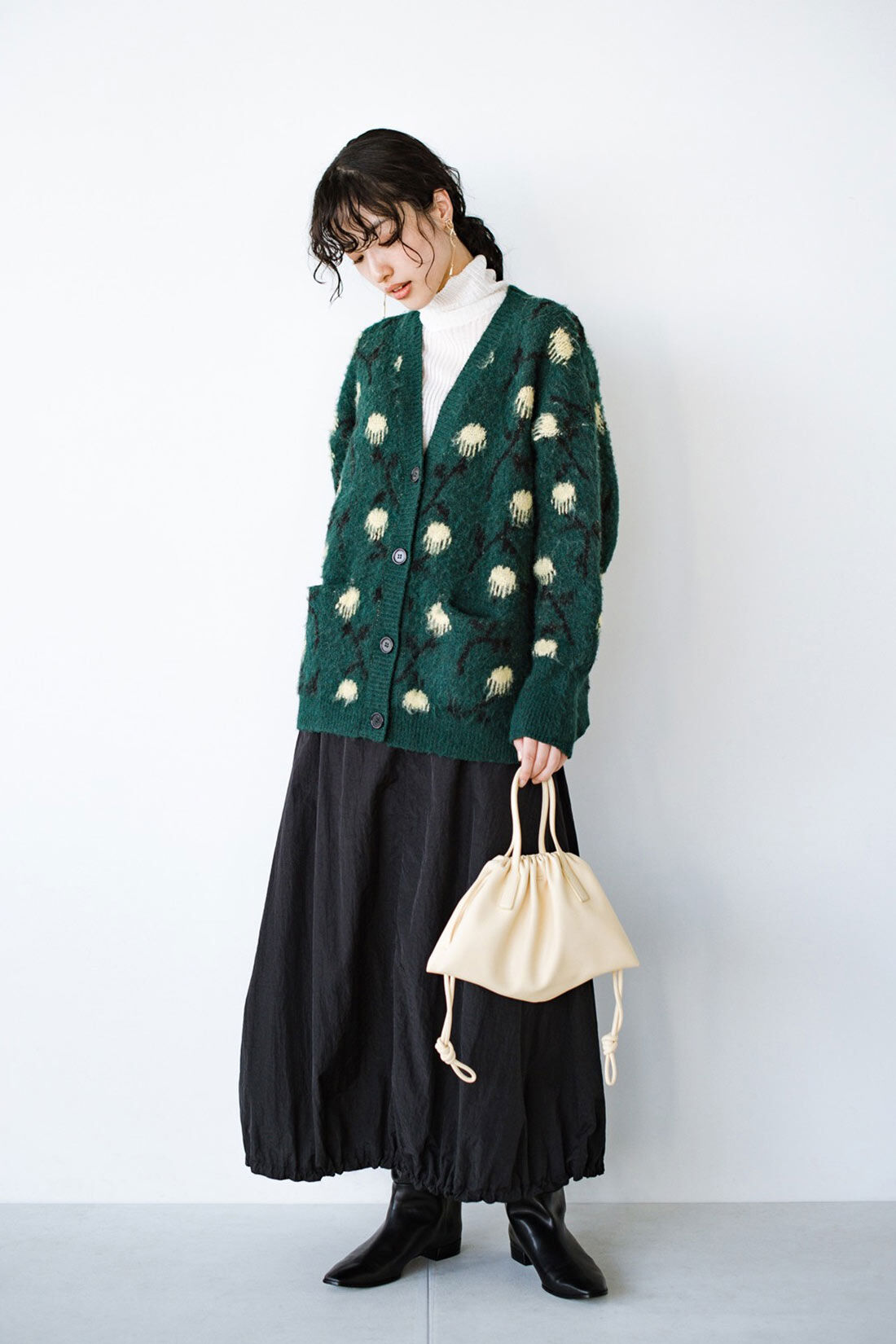 haco!|ｈａｃｏ！×ＮＯＫＩ 花をまとうコラボシリーズ【糸菊】お花の模様に編み立てたふわほわジャカードカーディガン
