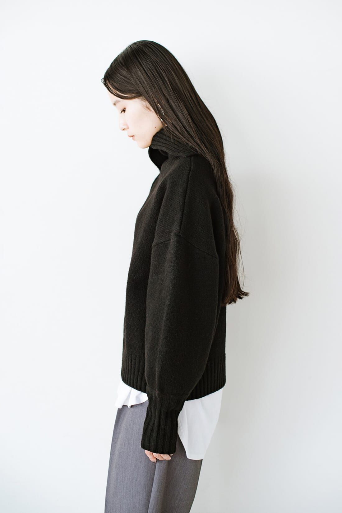 haco!|ｈａｃｏ！ 女らしさは包んで魅せる スリットタートルネックニット