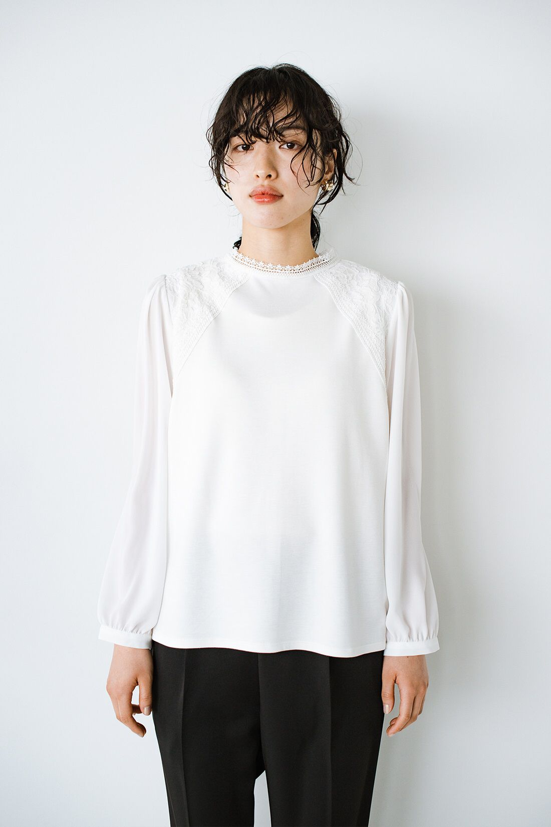 ANNA LUNA　スムースストレッチ肩レースプルオーバー