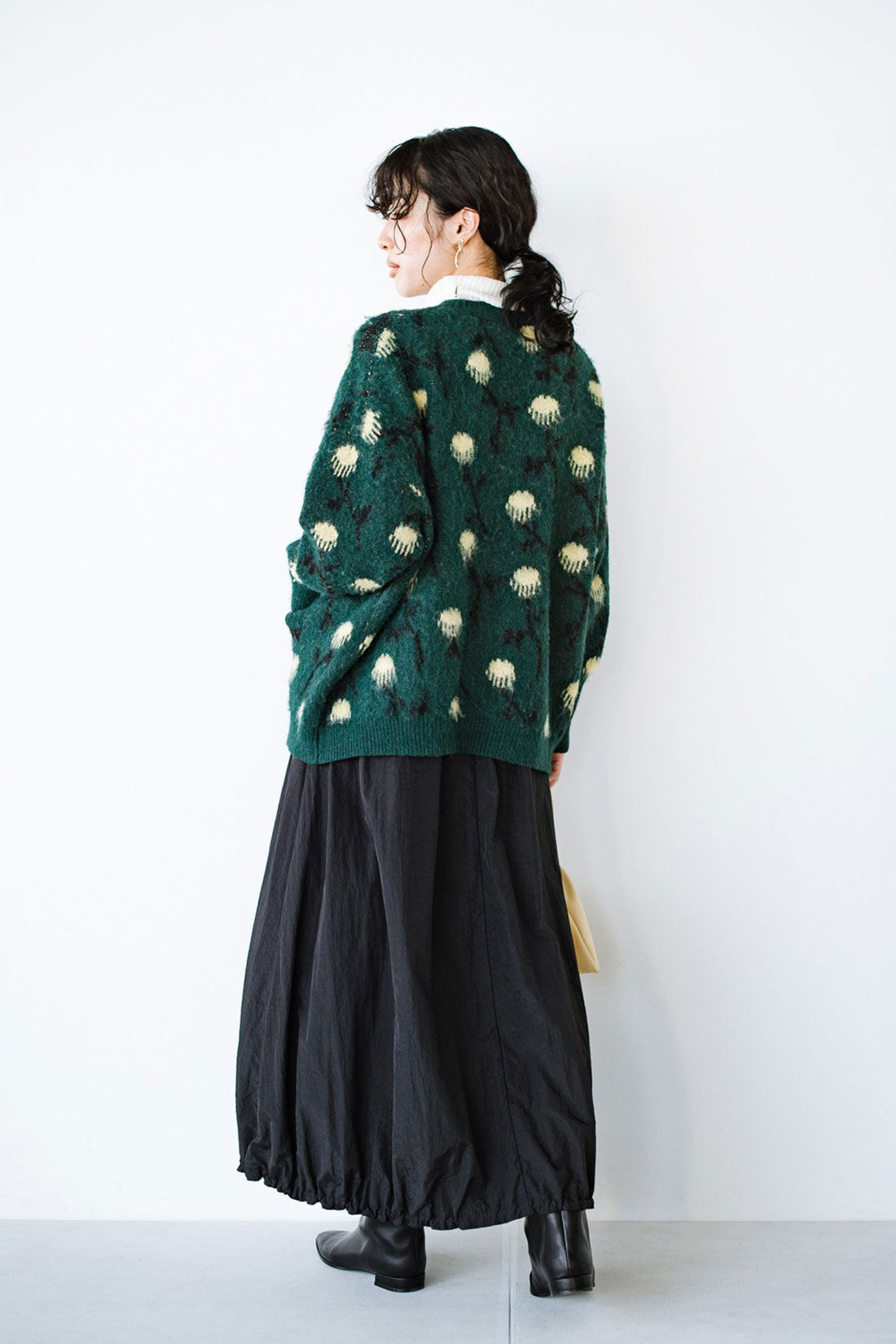 haco!|ｈａｃｏ！×ＮＯＫＩ 花をまとうコラボシリーズ【糸菊】お花の模様に編み立てたふわほわジャカードカーディガン