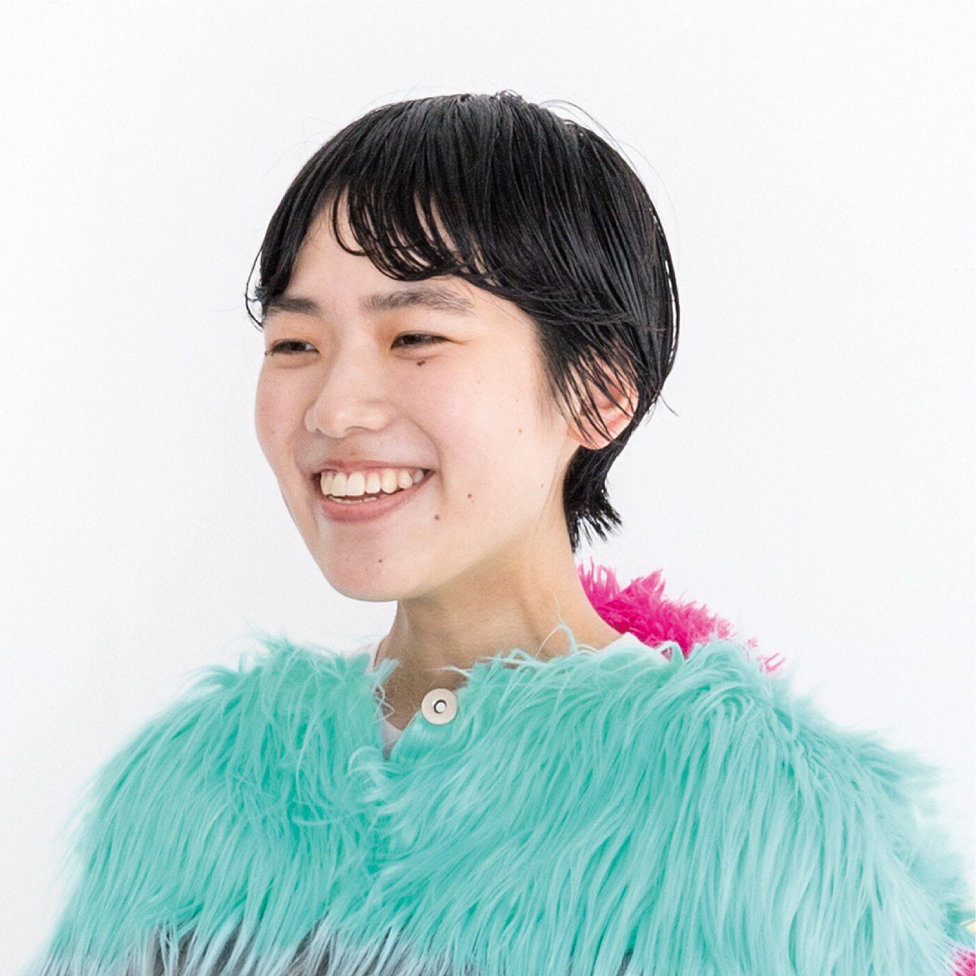 フェリシモギフトショップ|KAWAII COMPANY　カワイイでみんなをハッピーに！だれでもルーミーモンスターpart.2|胸もとには、フードが外せるスナップボタン付き。