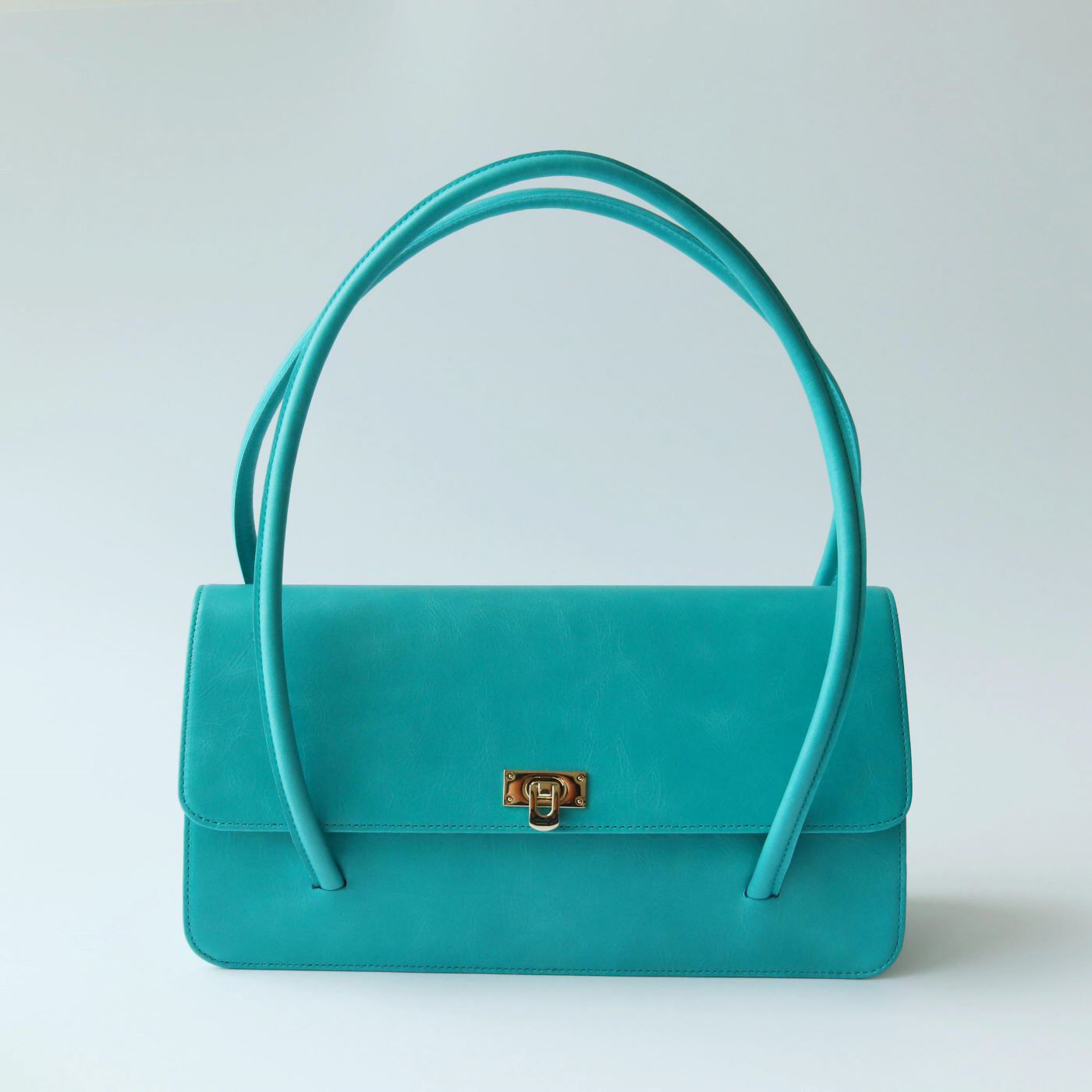 フェリシモギフトショップ|ファッションスタイリストと作った 職人本革のファシナンバッグ〈ターコイズグリーン〉|鮮やかなターコイズグリーンのハンドバッグ。