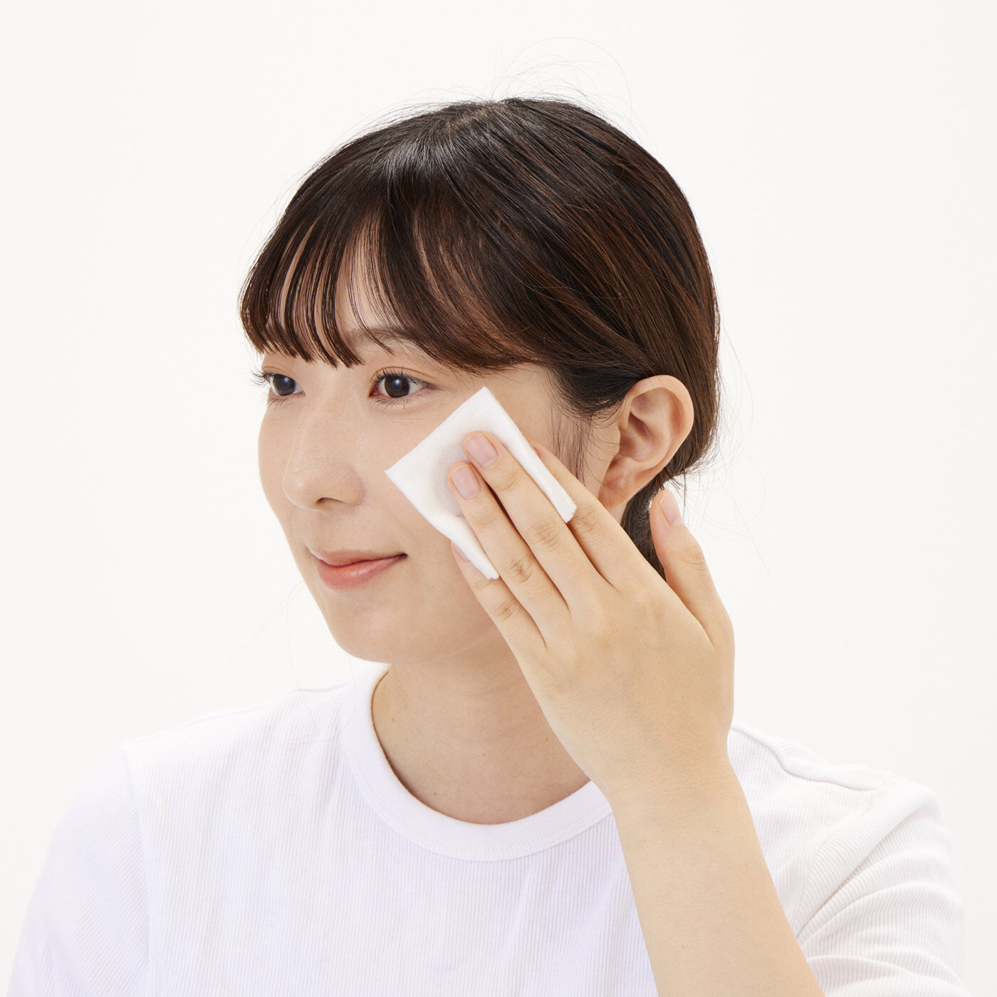 フェリシモギフトショップ|ＭＥＤＩＨＥＡＬ　ミルクブライトニングトナー|肌のキメに沿ってやさしく拭き取り、軽く叩いて肌になじませてください。