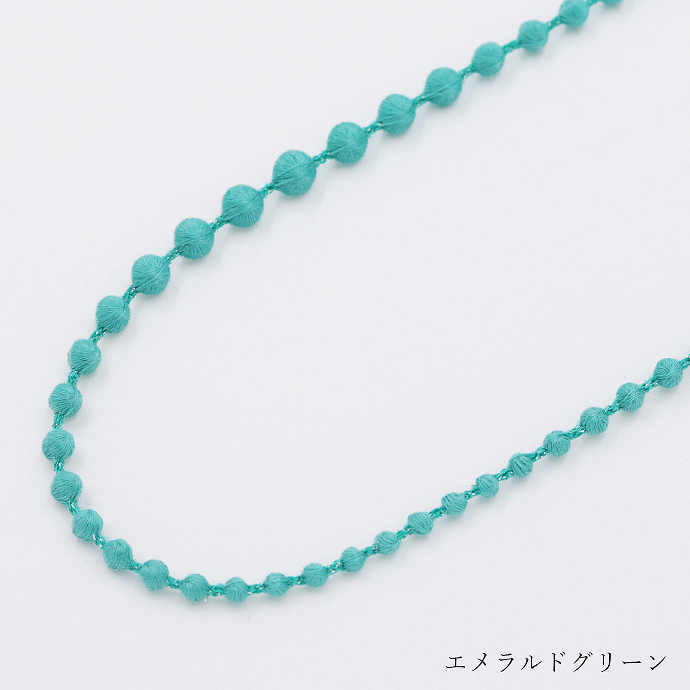 フェリシモギフトショップ|群馬の刺繍工房が作った　誕生石色の刺繍珠ネックレス〈エメラルドグリーン色・5月生まれ〉[日本製]