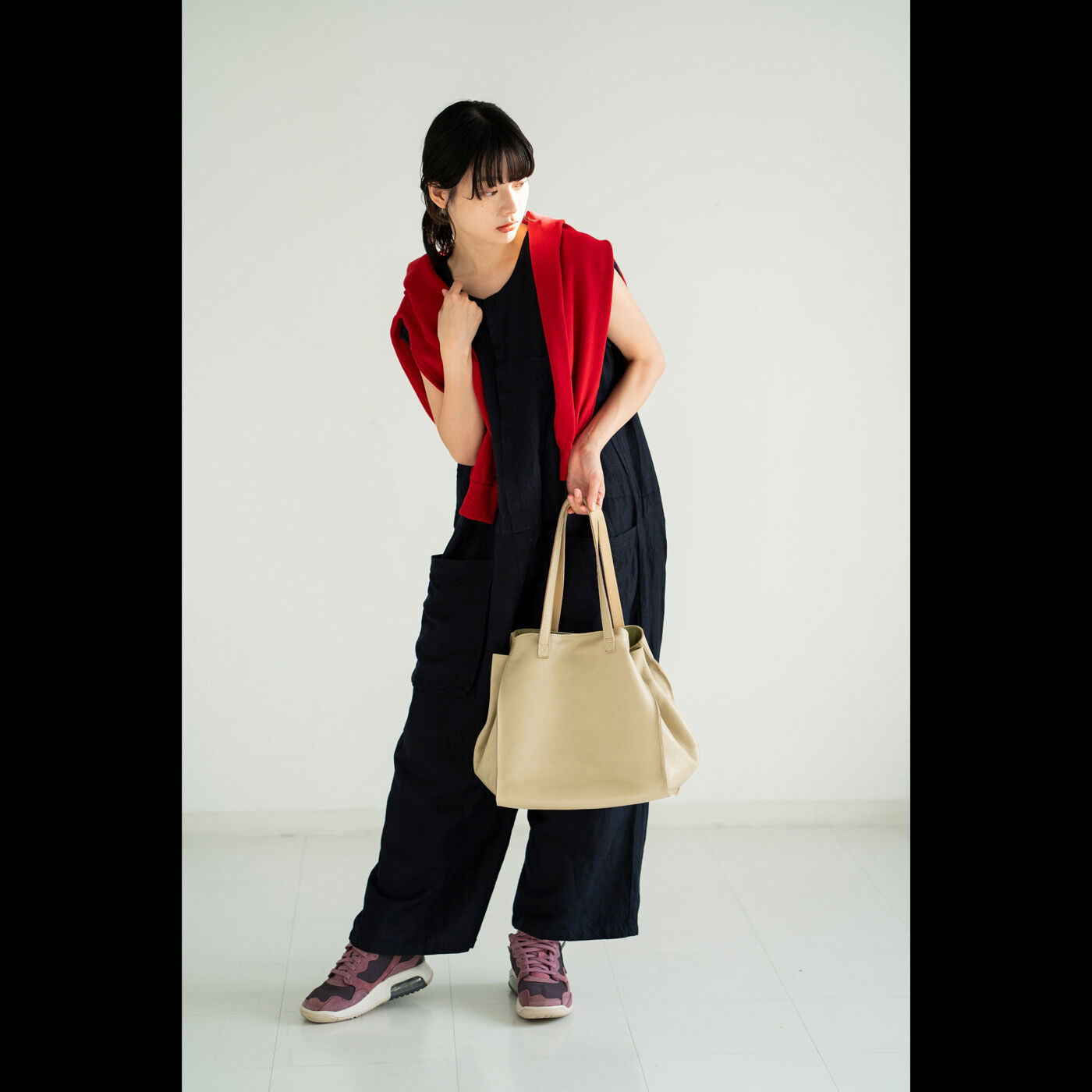 フェリシモギフトショップ|福岡の鞄作家が作った 職人本革のナーヴェトート〈エクリュベージュ〉|こだわったのは、大きくても女性が持ちやすいバランス。