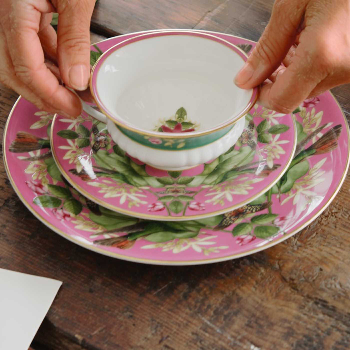 フェリシモギフトショップ|ＷＥＤＧＷＯＯＤ／ウエッジウッド　ワンダーラスト　ピンクロータス　ティーカップ＆ソーサー