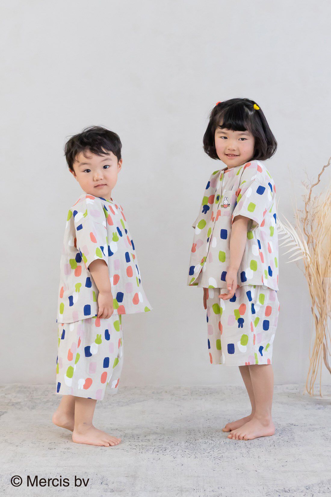 フェリシモギフトショップ|リブ イン コンフォート　水彩画タッチのミッフィーがかわいいふわふわダブルガーゼのペイント柄キッズセットアップ